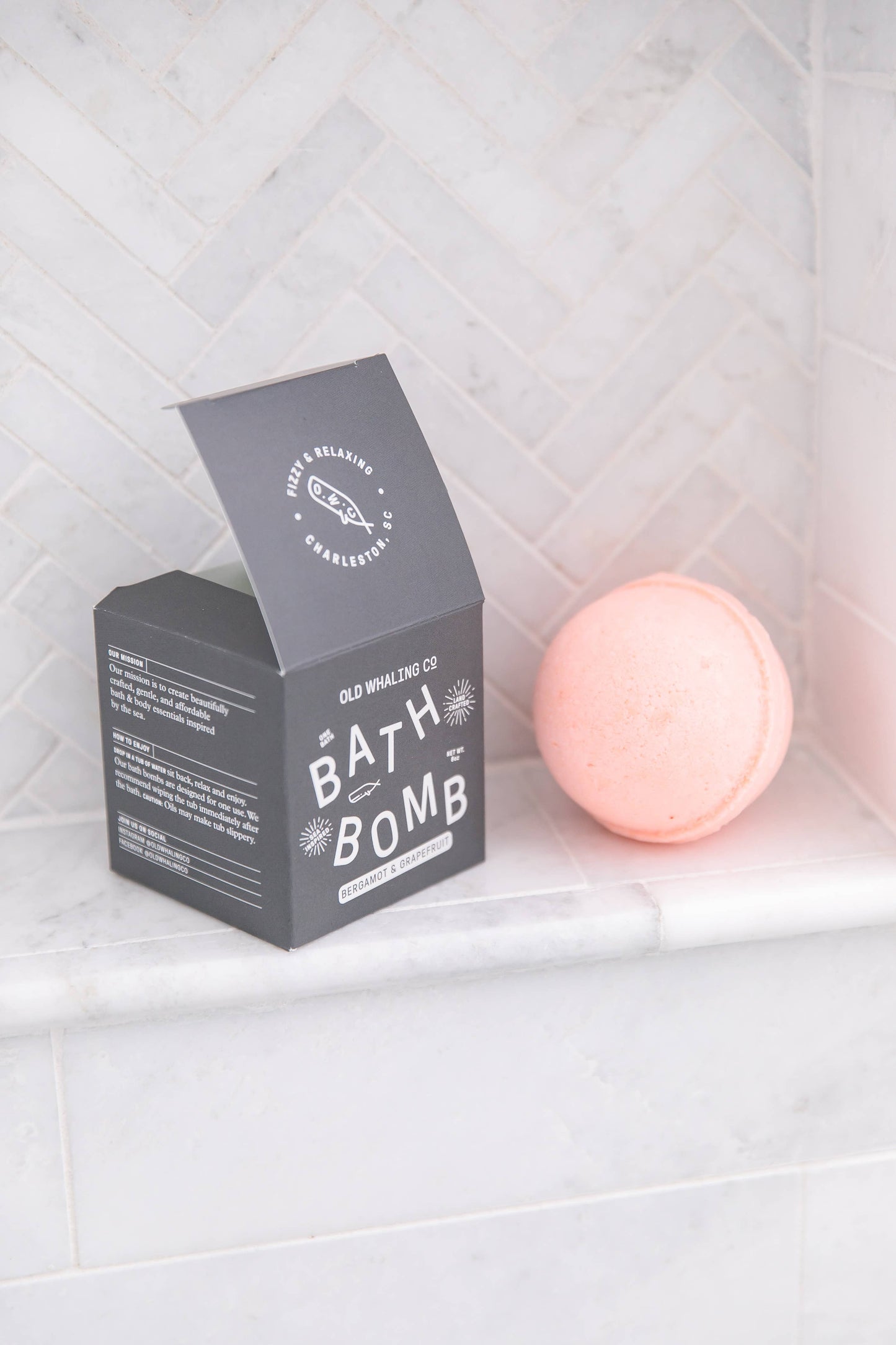 Bergamot &
Grapefruit Bath Bomb