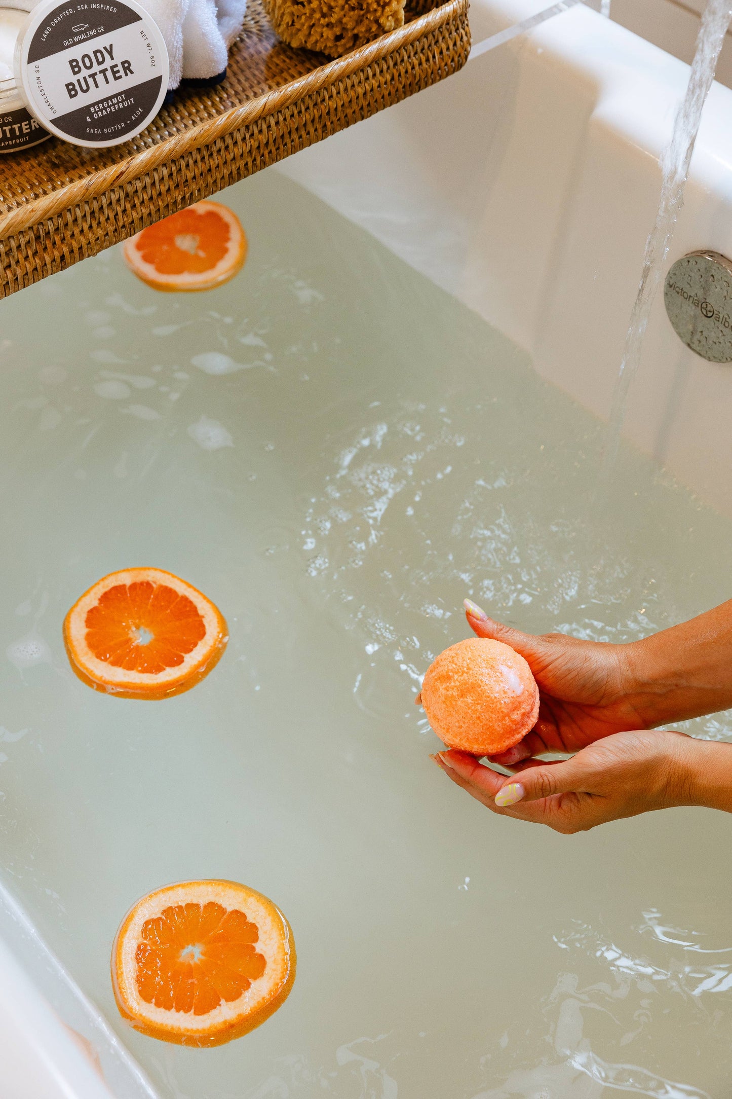 Bergamot &
Grapefruit Bath Bomb
