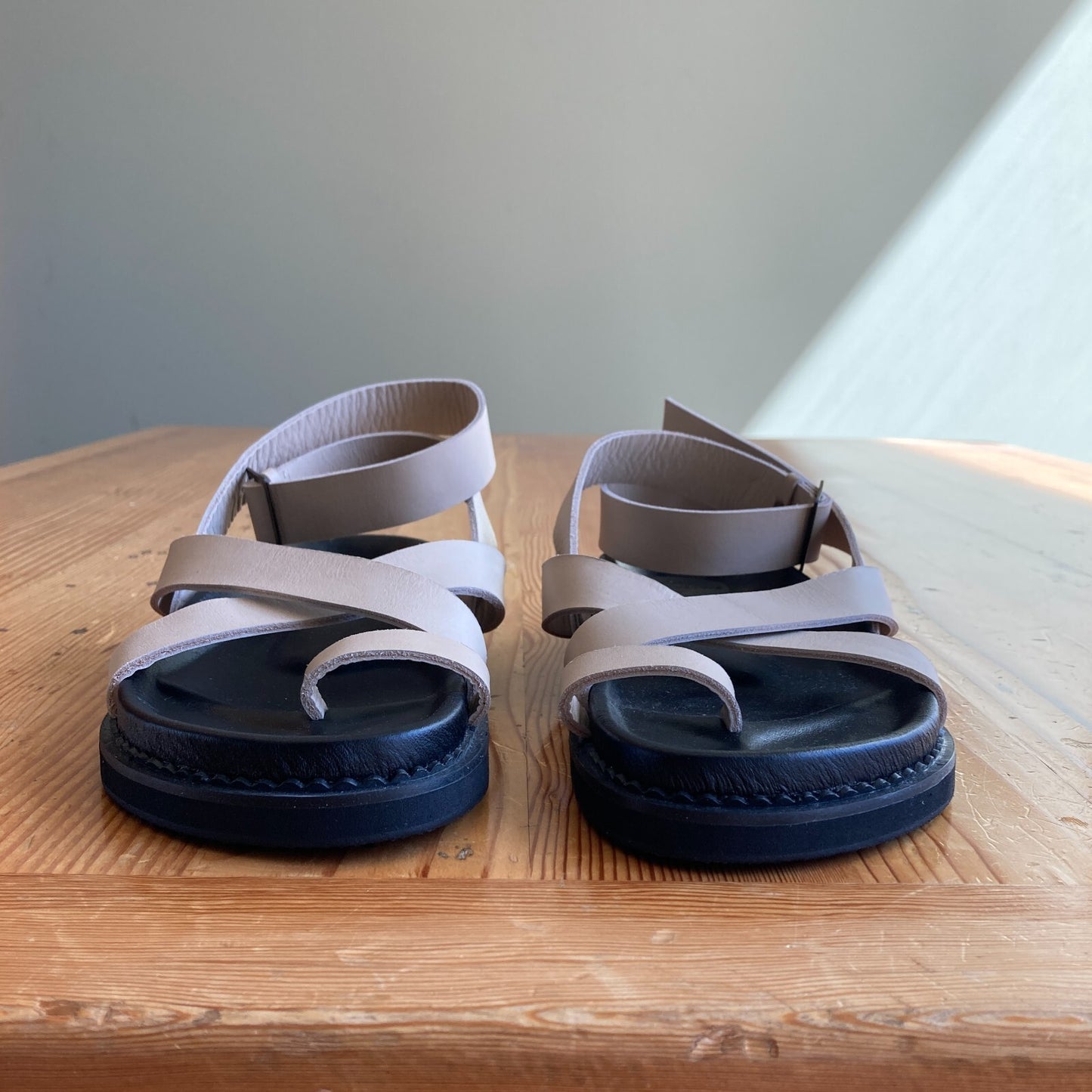 39 / 8 - The Bali Tailor $229 Beige Leather The Leni Strappy Sandals NEW 0323AB