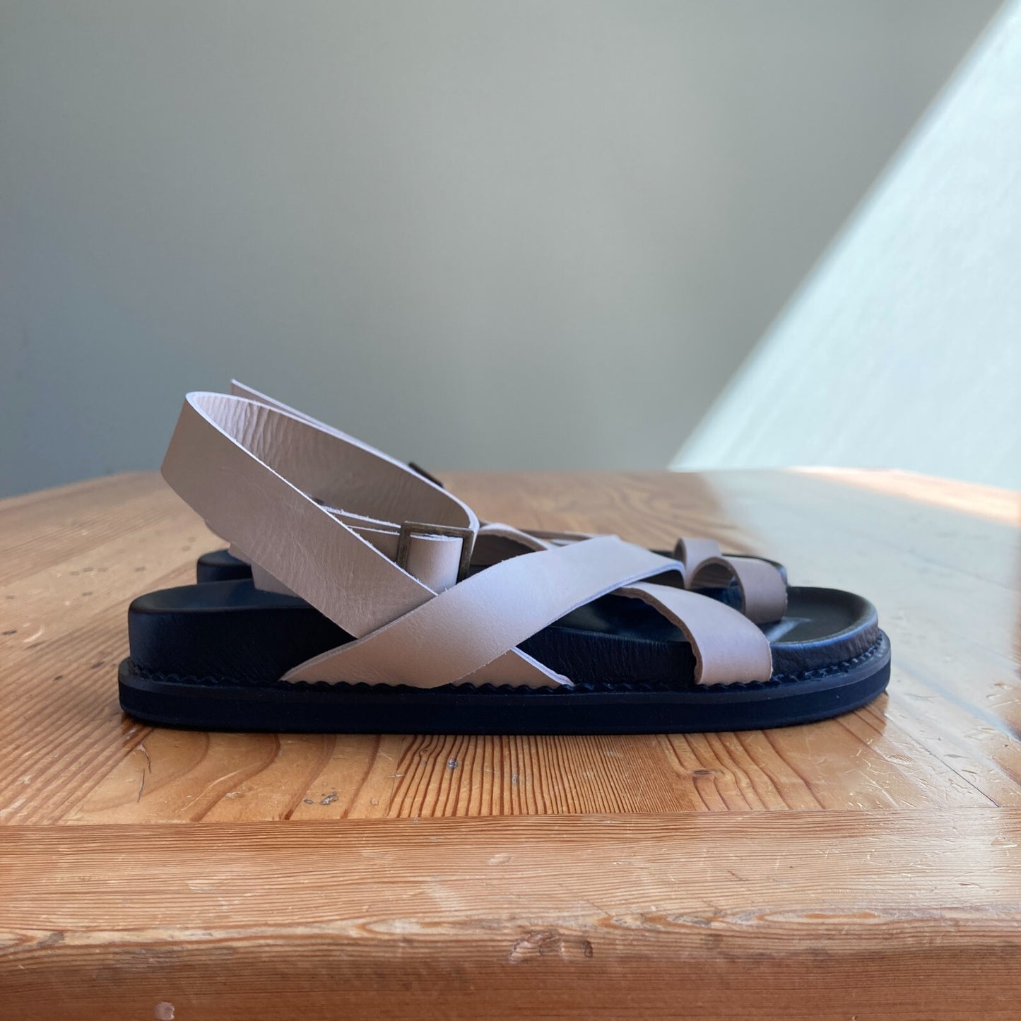 39 / 8 - The Bali Tailor $229 Beige Leather The Leni Strappy Sandals NEW 0323AB