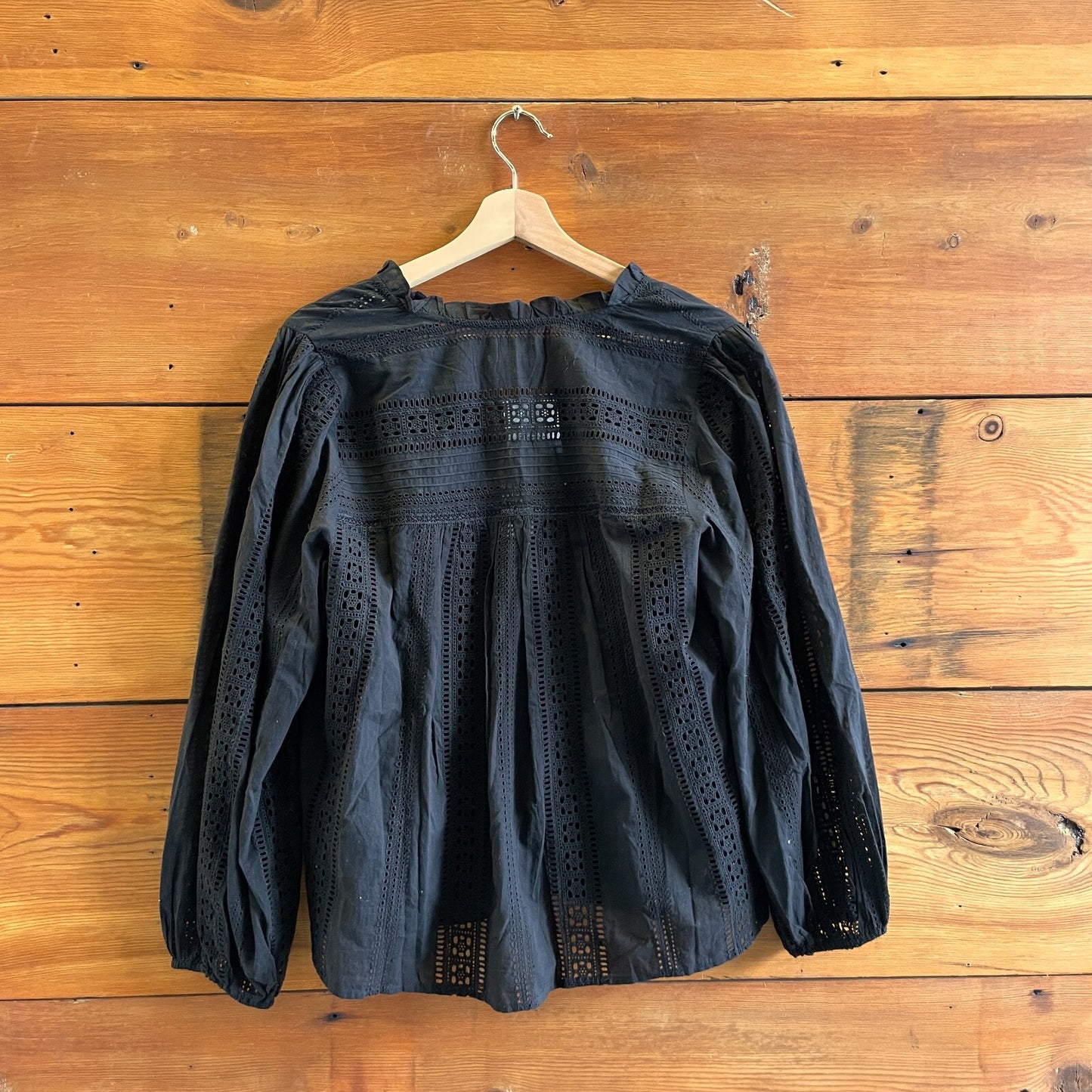 M - Velvet Graham & Spencer Black NEW Embroidered Eyelet Long Sleeve Top 4427SC
