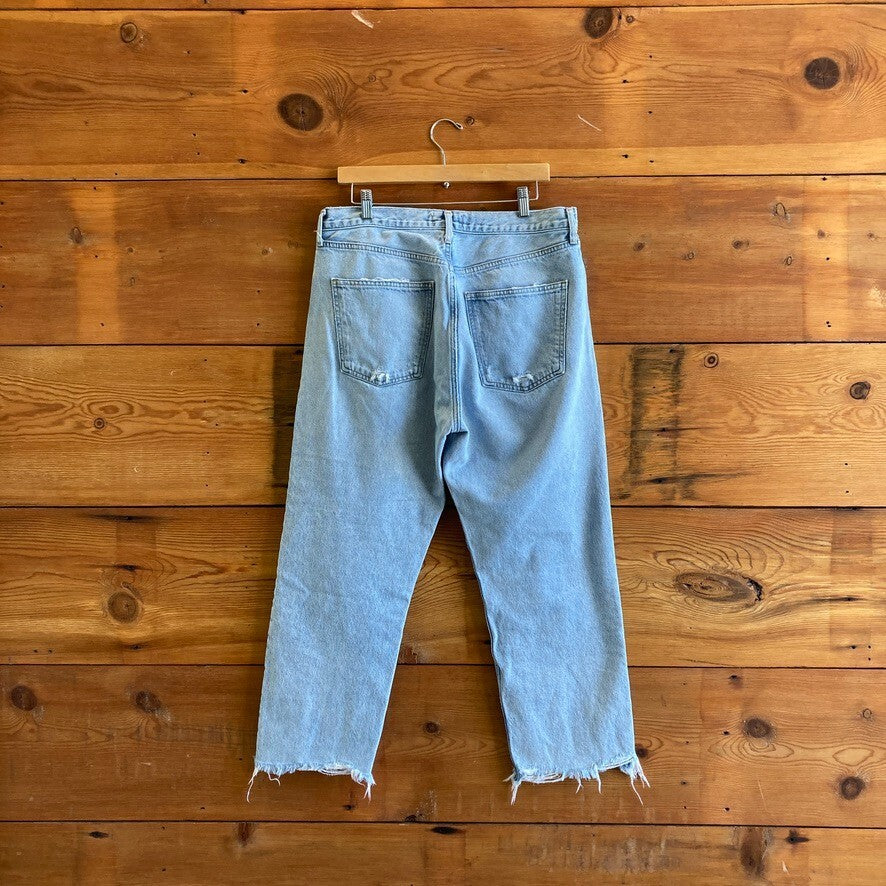 30 - AGOLDE Light Wash Destroyed 90's Crop Frayed Hem Jeans 0212CG