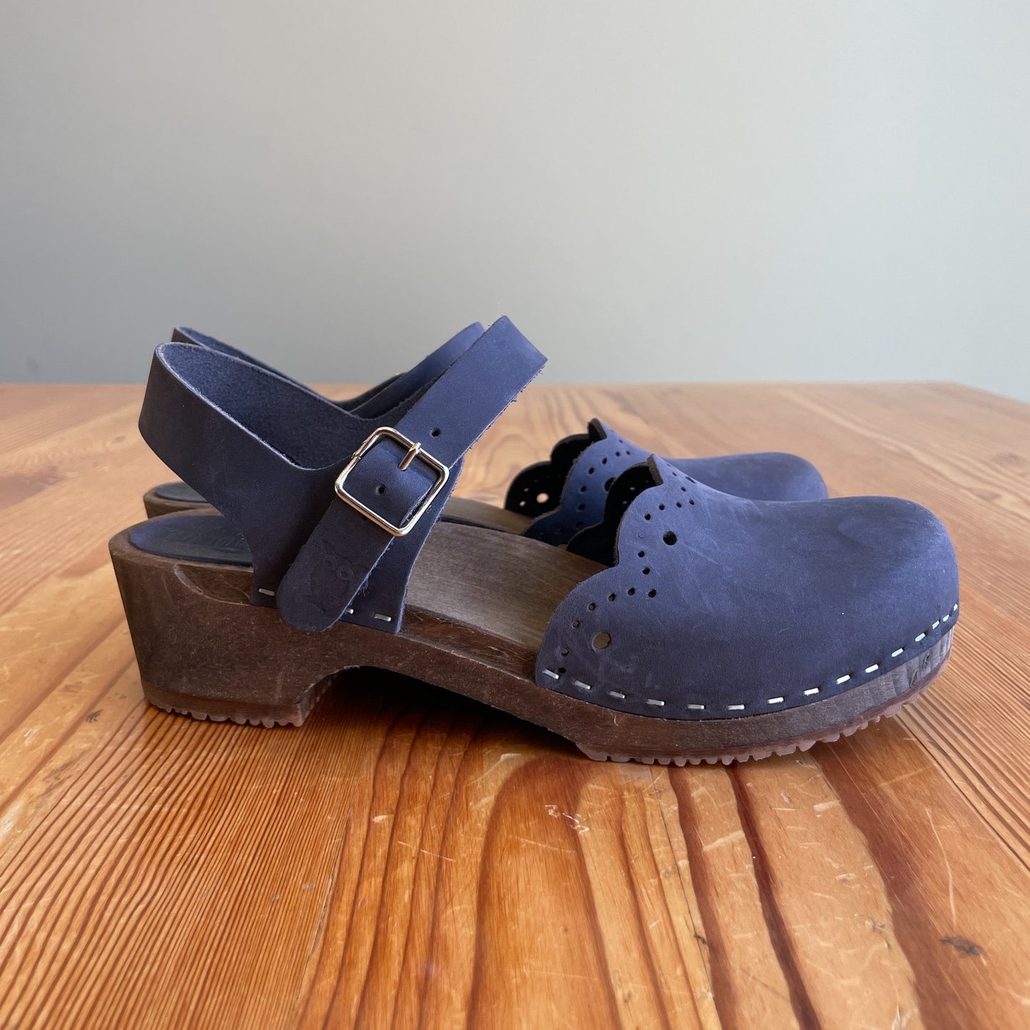 39 / 8.5 - Sandgrens $209 Black Leather Scalloped Low Clogs Shoes 0806KS