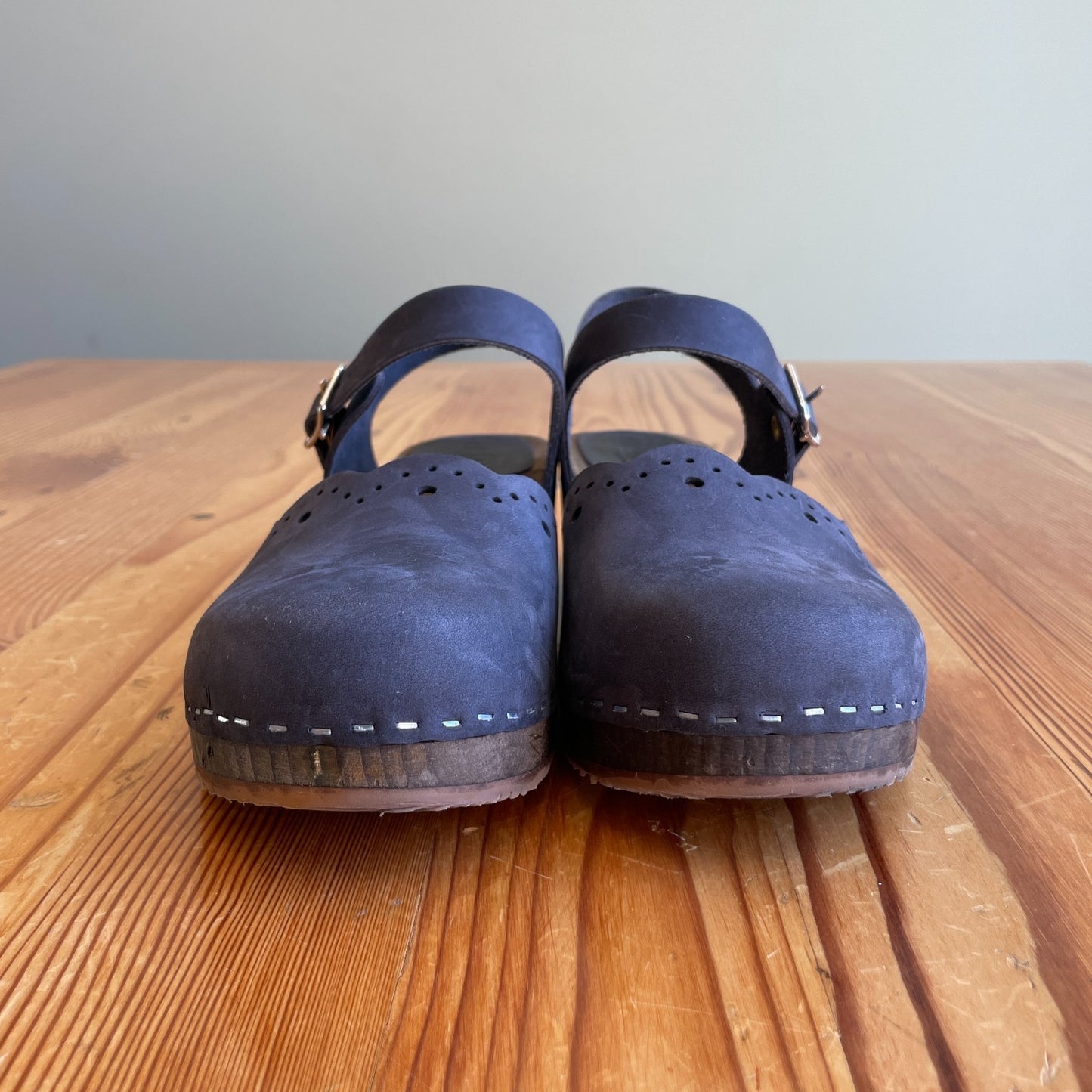 39 / 8.5 - Sandgrens $209 Black Leather Scalloped Low Clogs Shoes 0806KS