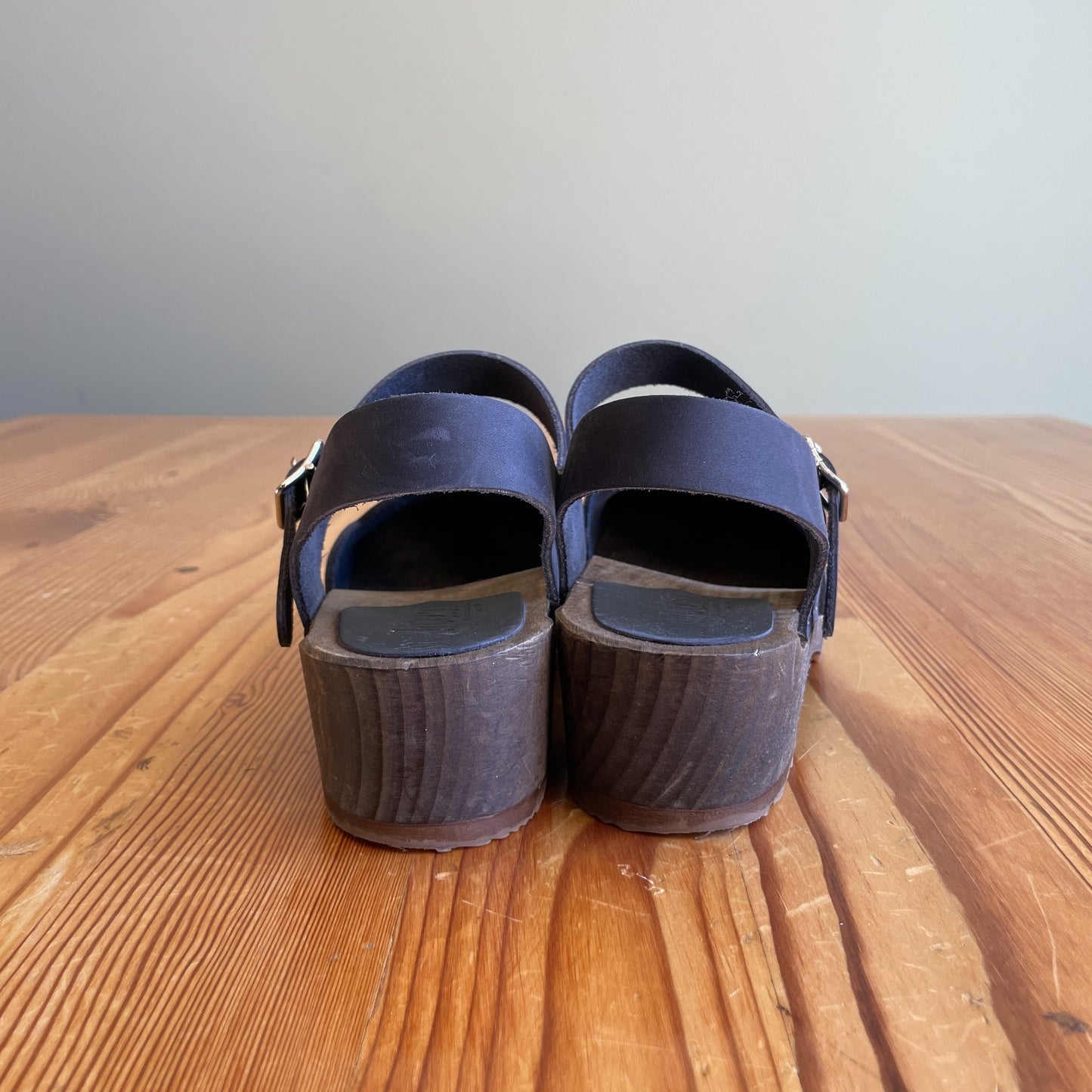 39 / 8.5 - Sandgrens $209 Black Leather Scalloped Low Clogs Shoes 0806KS