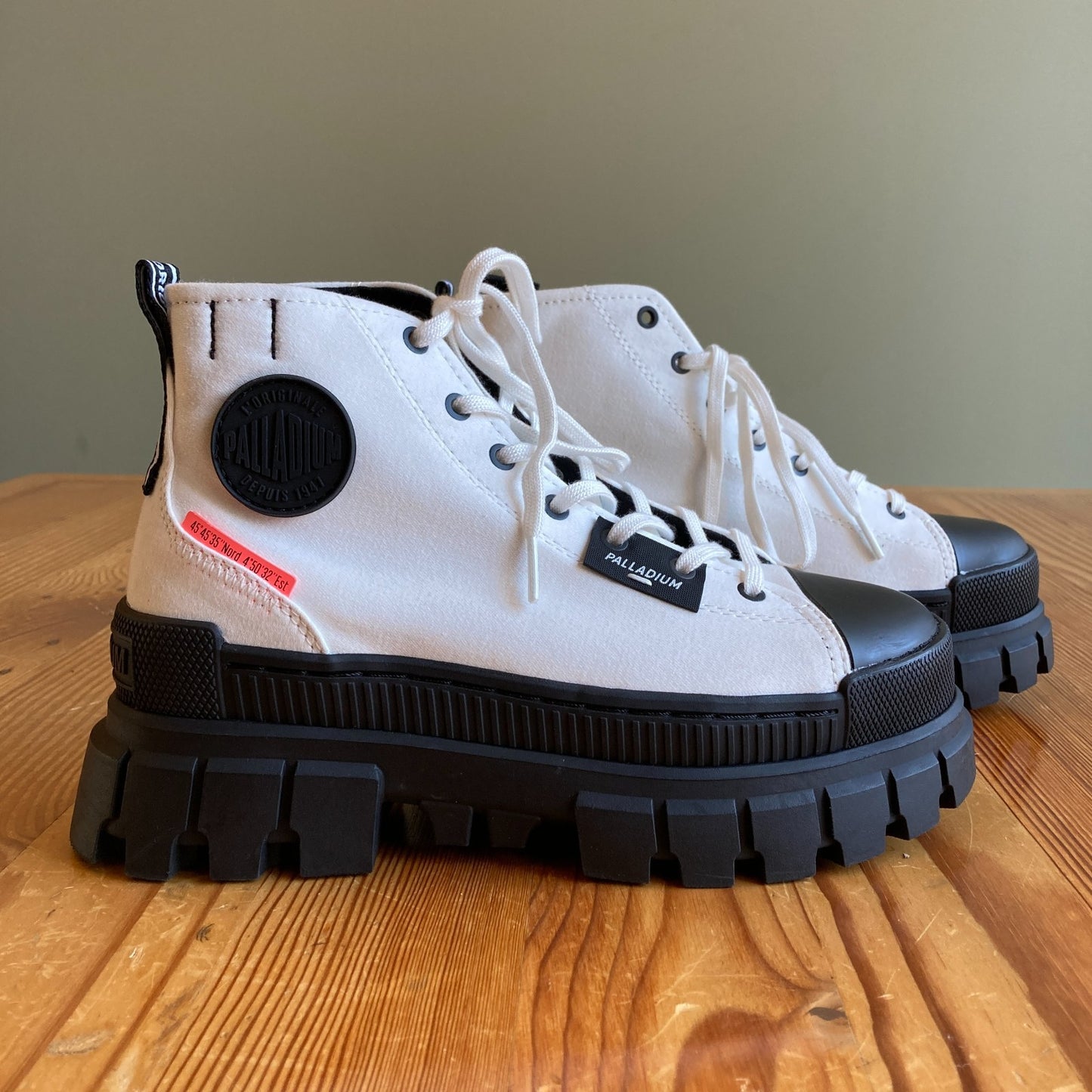 7 - Palladium White Revolt Hi Tx Canvas Platform Lug Sole Boots w/ Box 0817LS