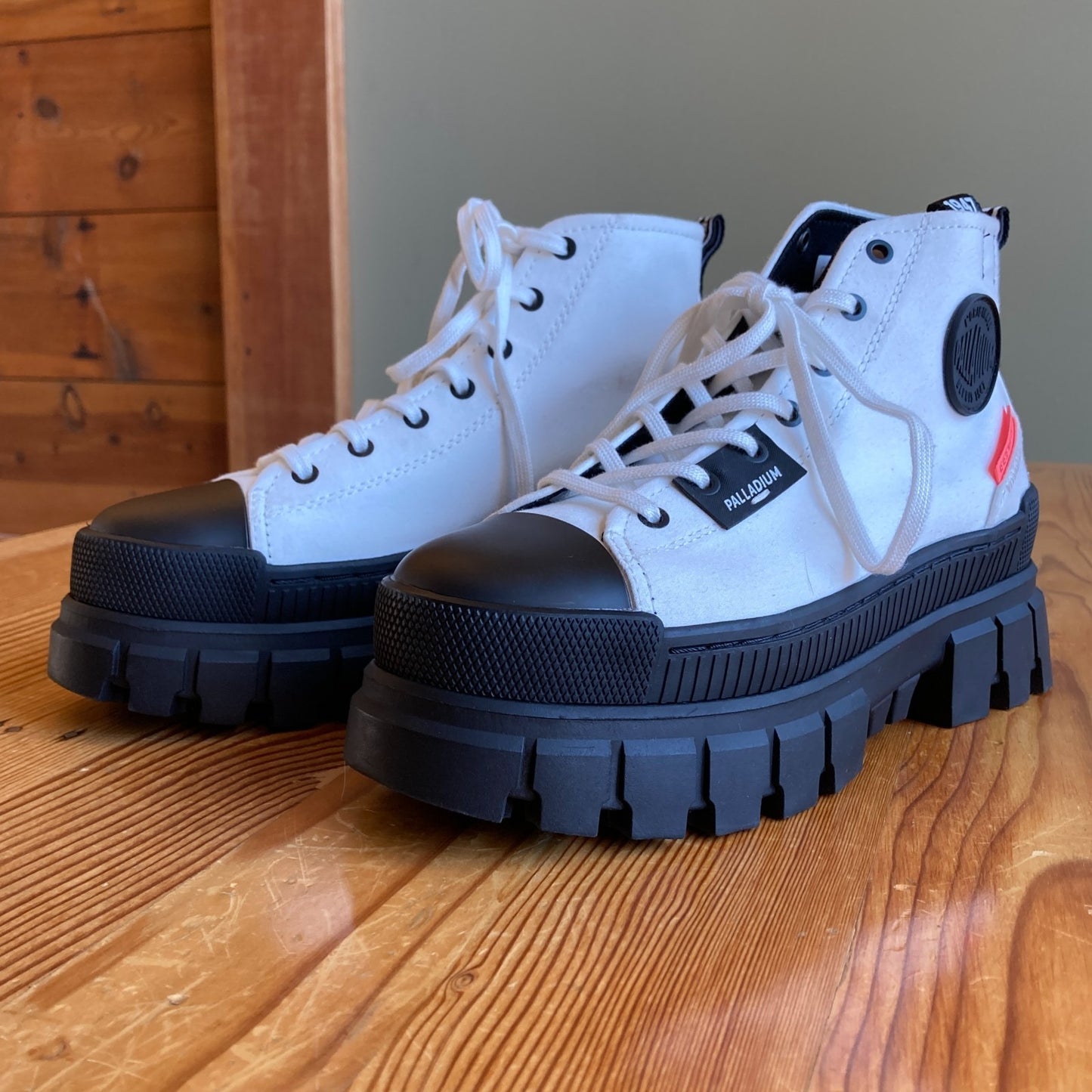 7 - Palladium White Revolt Hi Tx Canvas Platform Lug Sole Boots w/ Box 0817LS