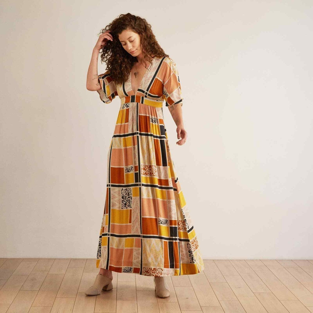 XS - The Odells Geo Patterned Short Sleeve Sienna Deep V Maxi Dress 1103LJ