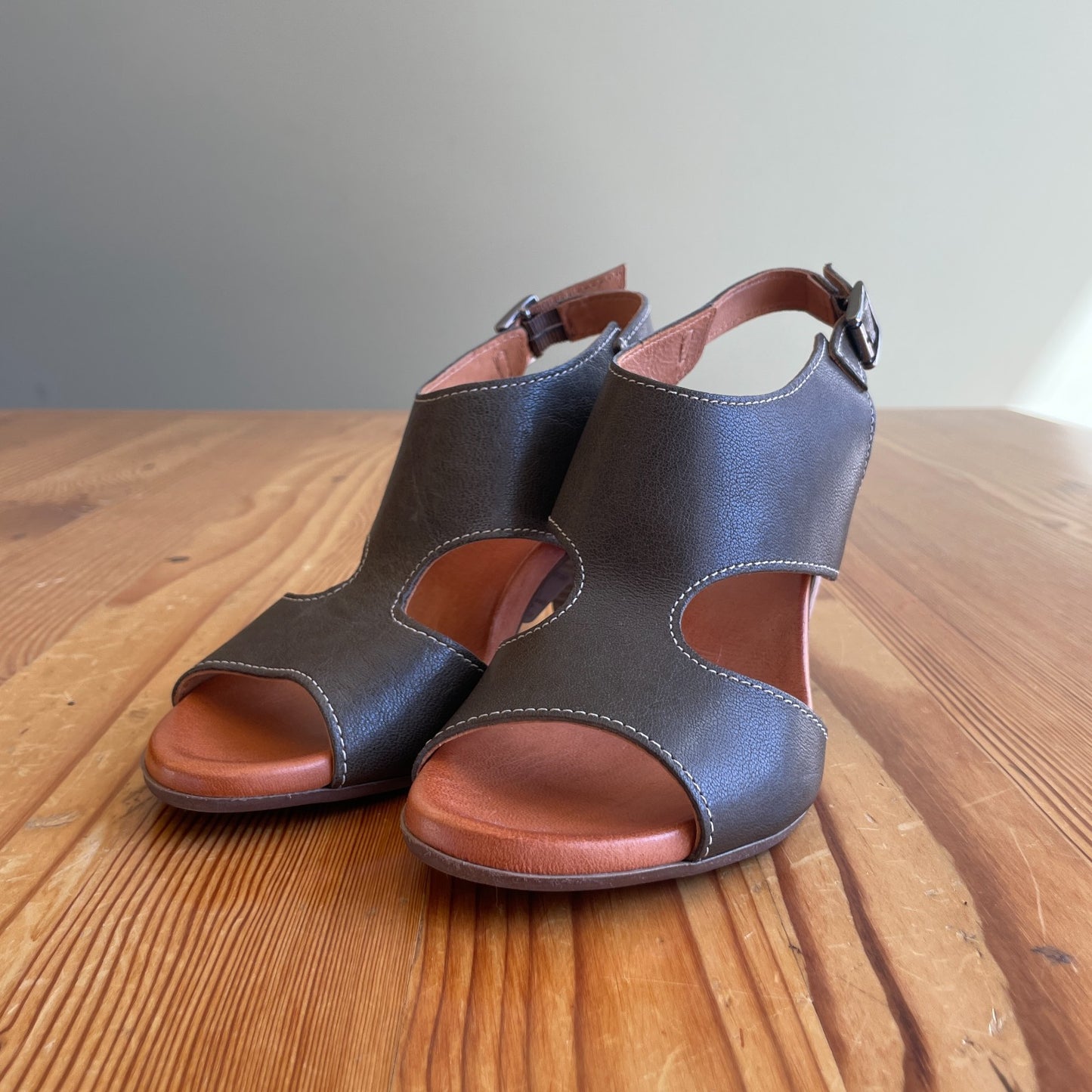 37 / 6.5 -7 - Sundance Catalog Olive NEW Peep Toe Sandals NEW w/ Box 0206RN