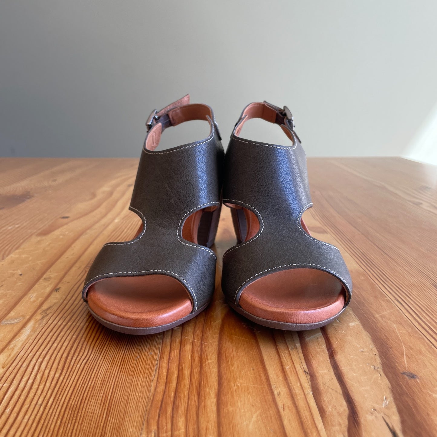 37 / 6.5 -7 - Sundance Catalog Olive NEW Peep Toe Sandals NEW w/ Box 0206RN
