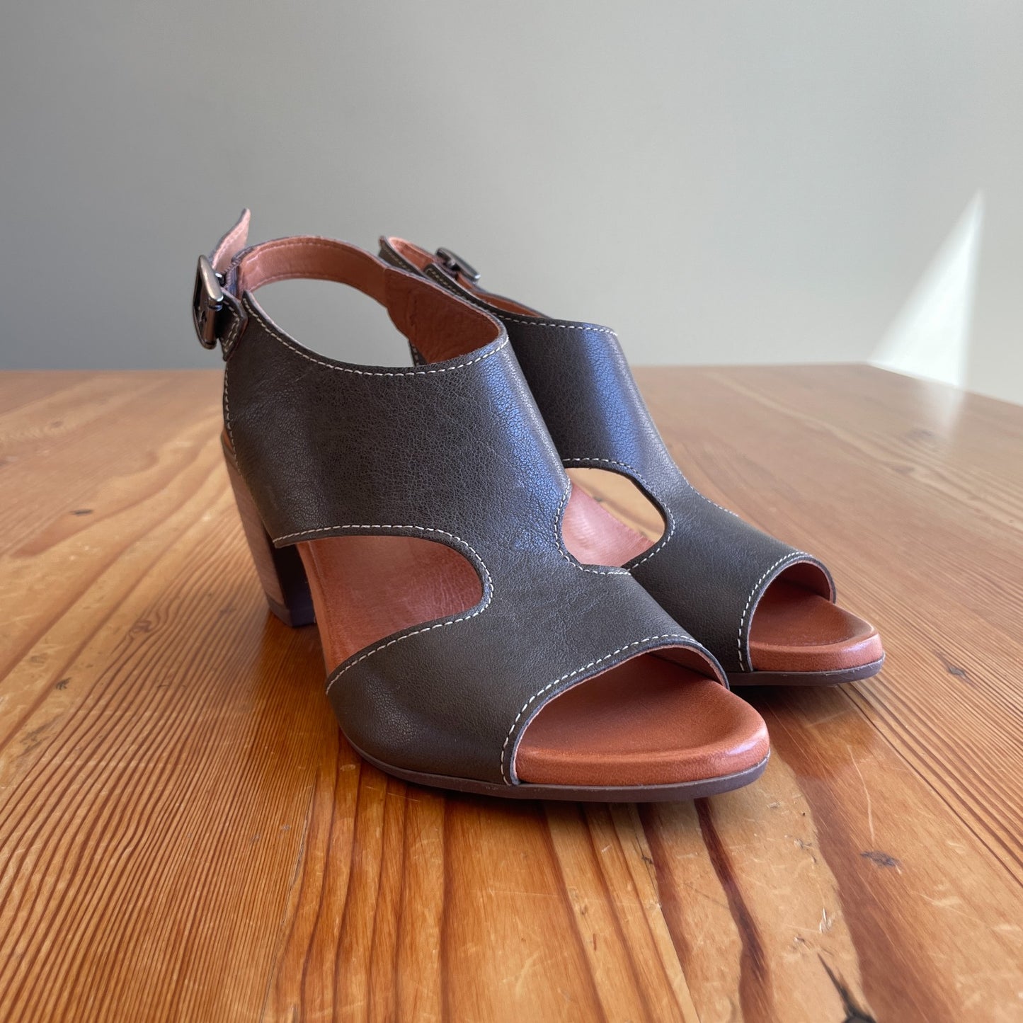 37 / 6.5 -7 - Sundance Catalog Olive NEW Peep Toe Sandals NEW w/ Box 0206RN