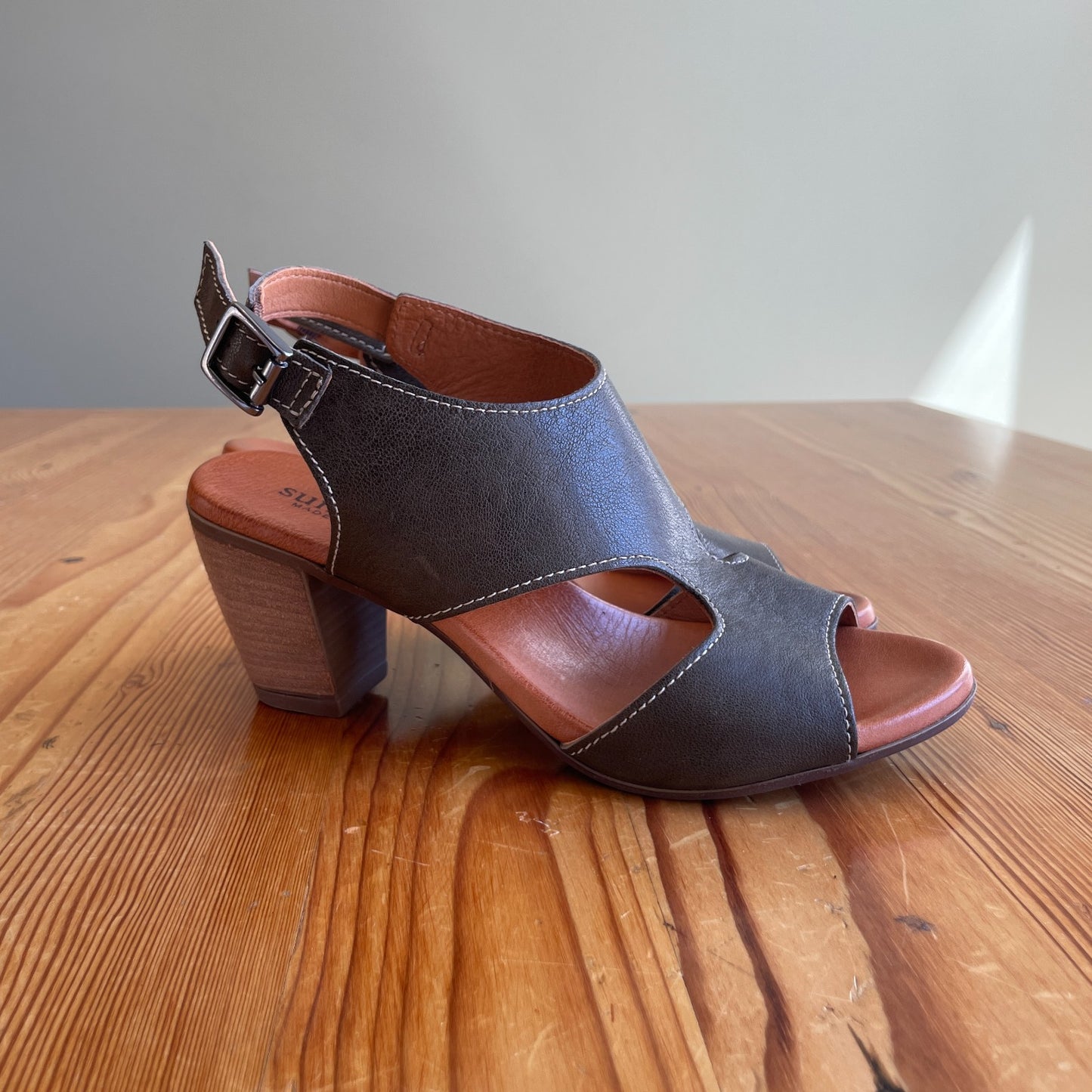 37 / 6.5 -7 - Sundance Catalog Olive NEW Peep Toe Sandals NEW w/ Box 0206RN