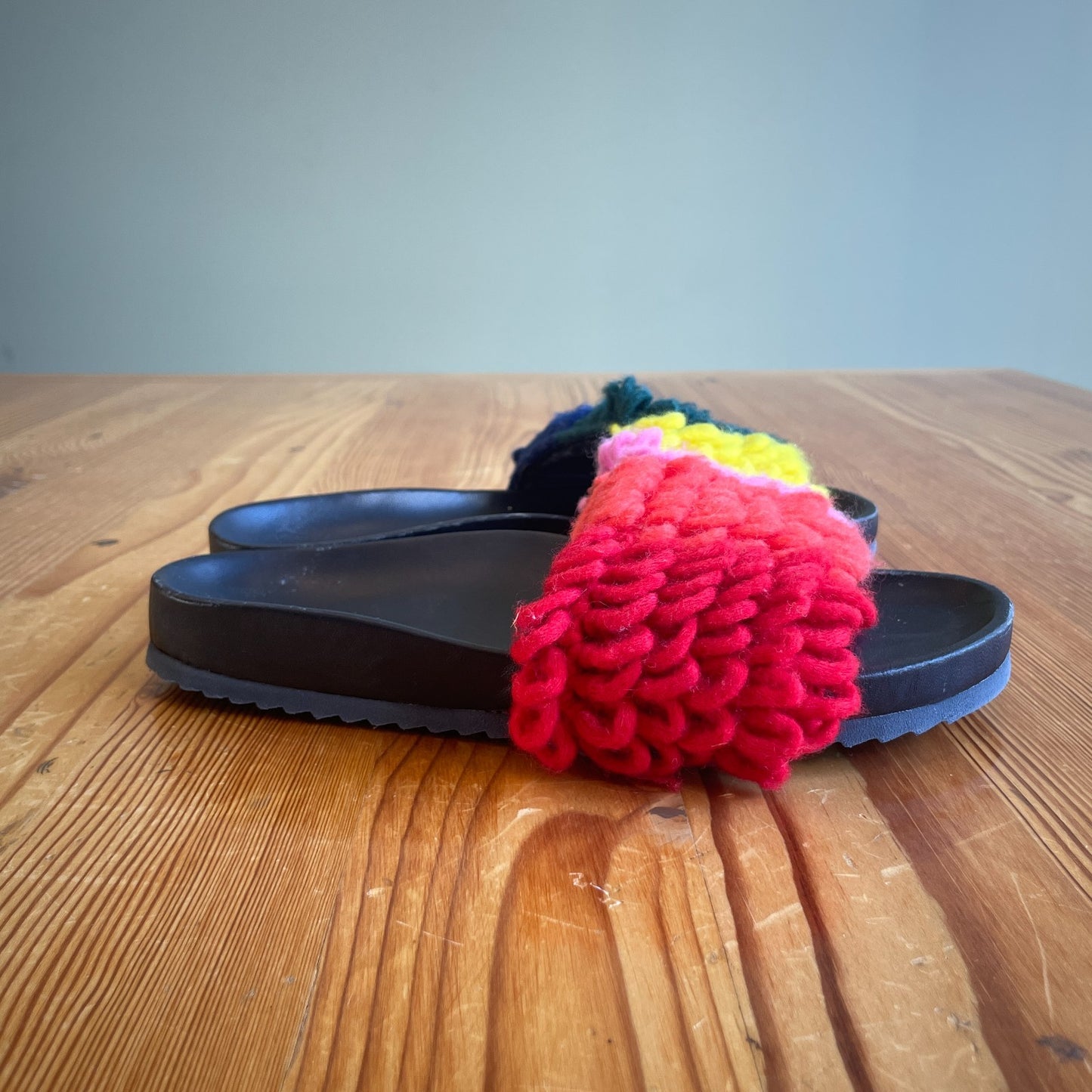 38 / .5-8 - Mira Mikati Playful Color Block Loop Knit Slides Sandals 0611AJ