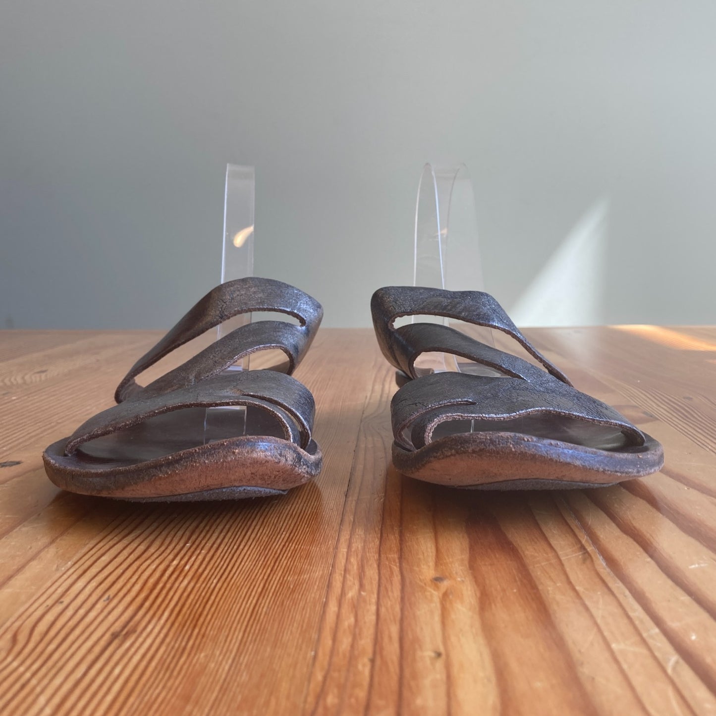 38 / 8 - Cydwoq Silver Metallic Leather Handmade Womens Admit Sandals 0808BB
