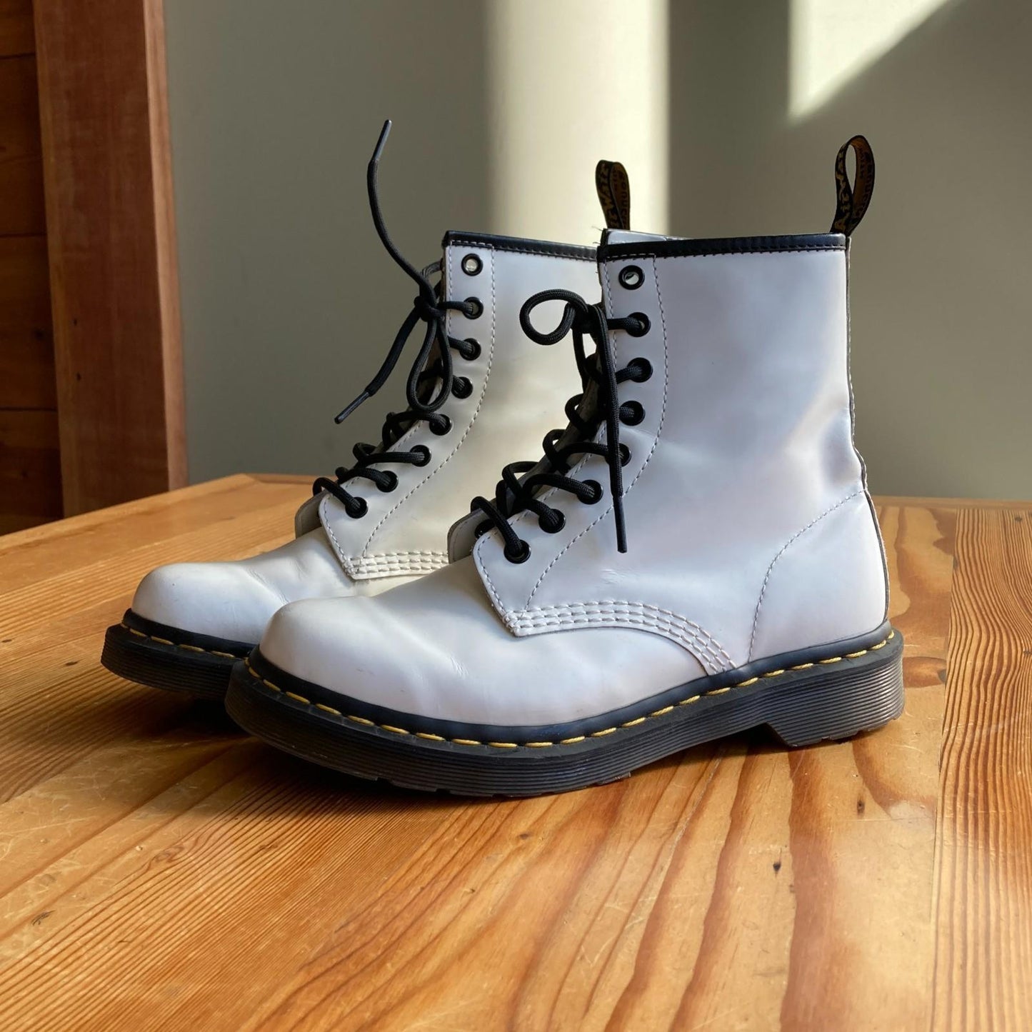 38 / 7 - Dr. Martens White Patent Leather Lace Up 8 Eye Combat Boots 0826NH