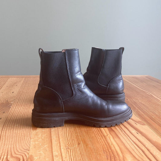 8.5 - Madewell Black Leather The Bradley Chelsea Lugsole Boots 0618BS