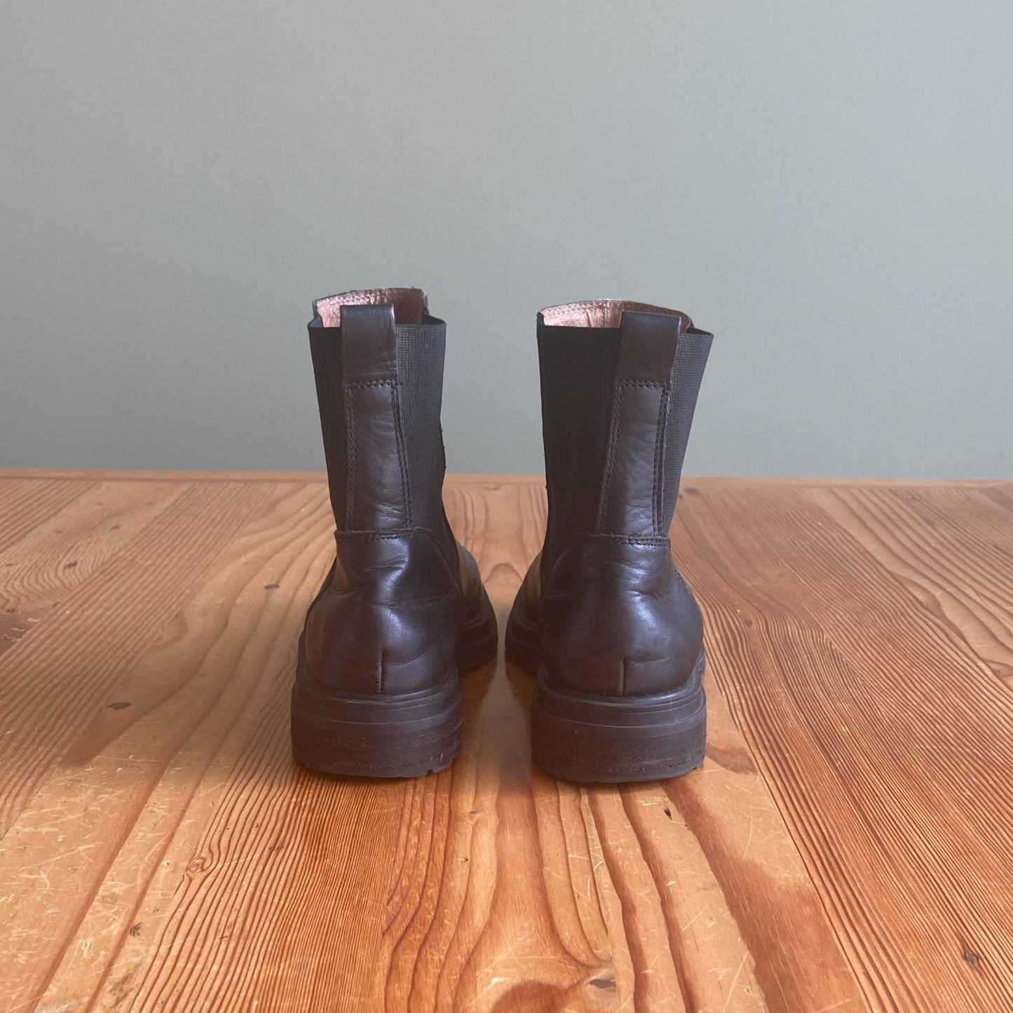 8.5 - Madewell Black Leather The Bradley Chelsea Lugsole Boots 0618BS