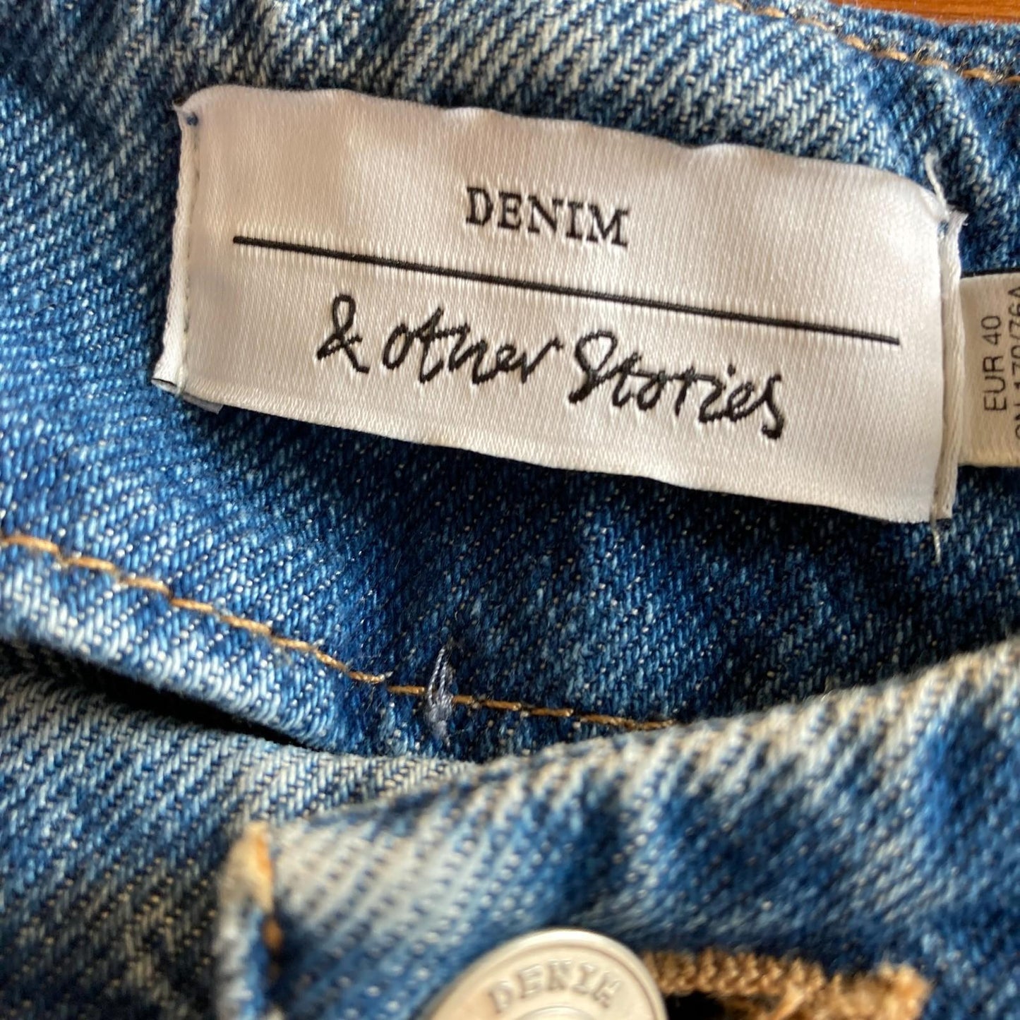 8 - & Other Stories Medium Wash Bloom Cut Barrel Leg Womens Jeans 0720LP