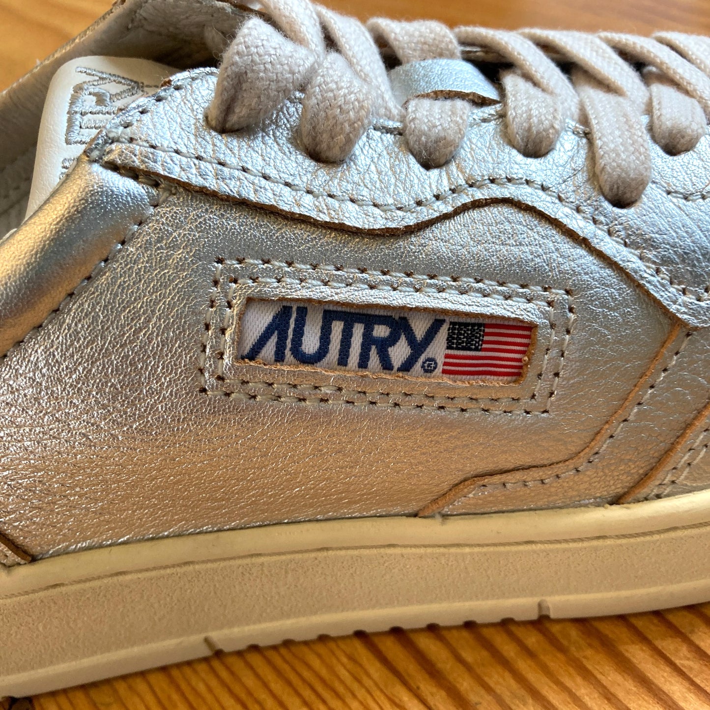 39 / 8.5 - Autry Silver Metallic Medalist Sneakers Womens Shoes 4427SC