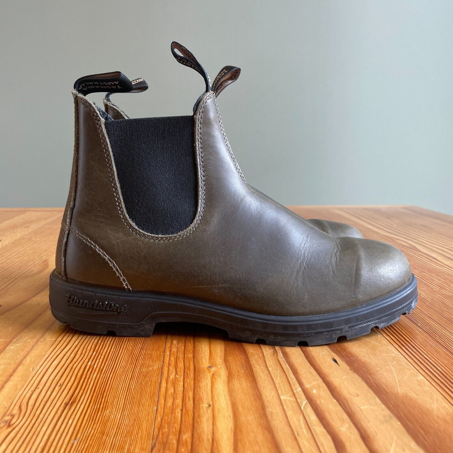 7 / 10 US - Blundstone Dark Green Leather Classic Chelsea Boots 1311 0322BE