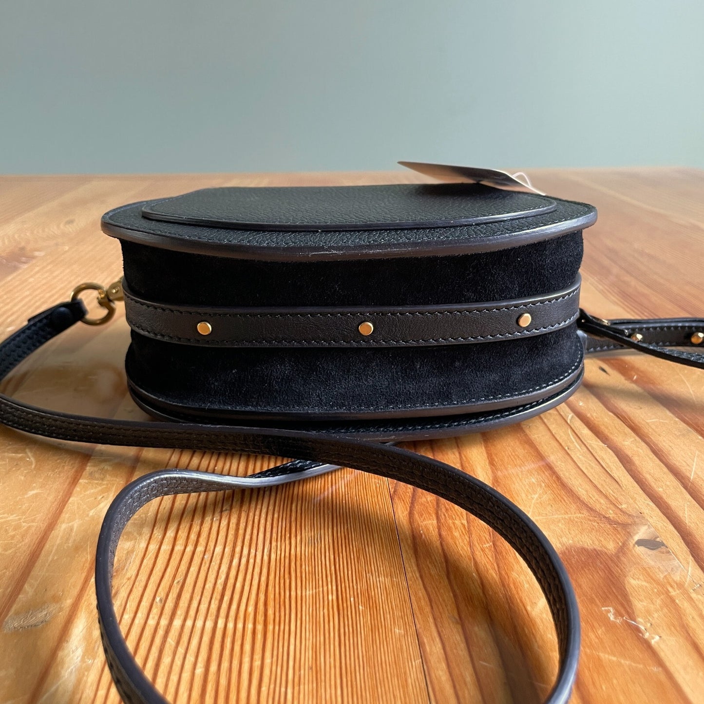 Chloe $1650 Black Pebbled Leather Gold Bracelet Nile Crossbody Purse EUC 0211JB