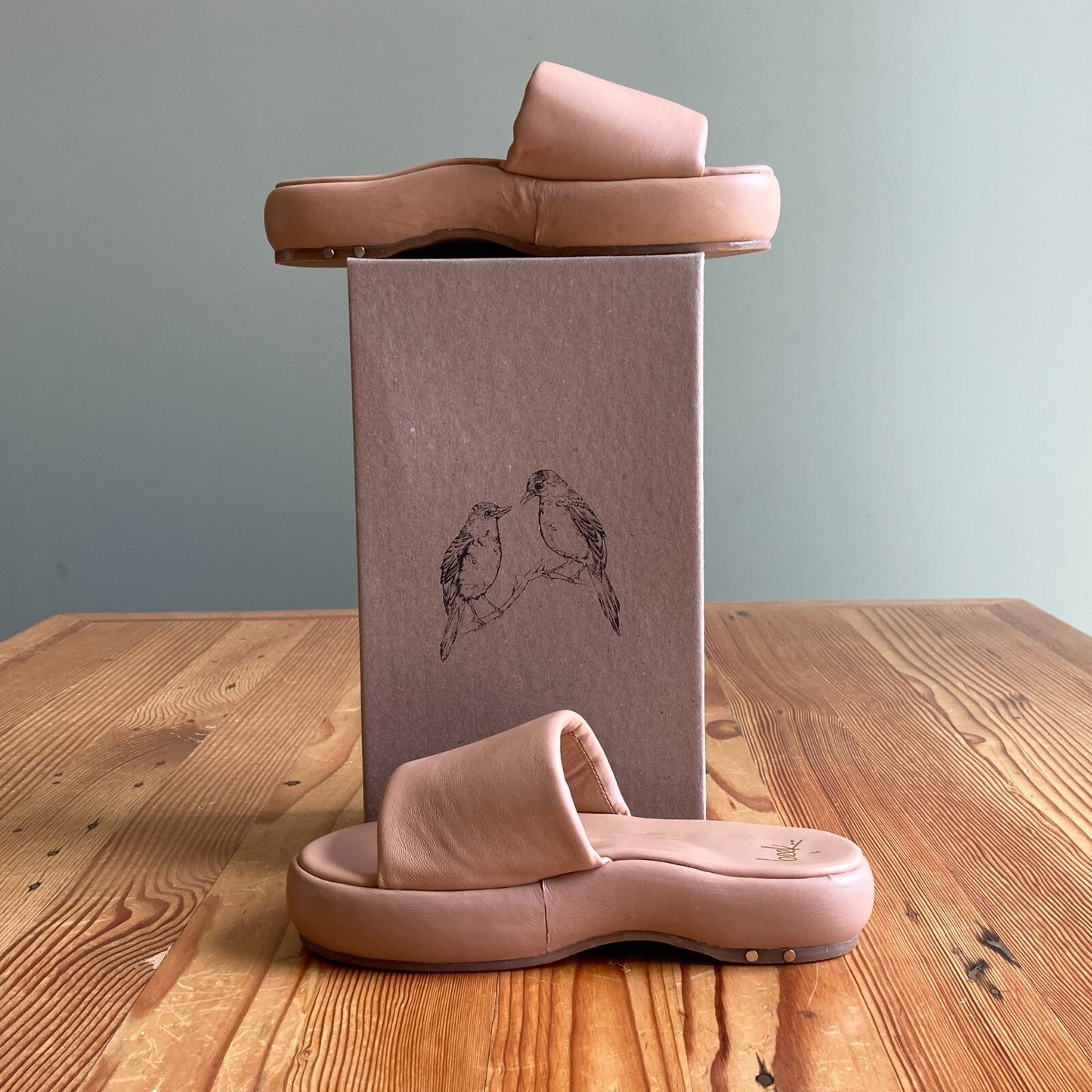 8 - BEEK Tan $300 Trumpeter Beach Leather Platform Sandals w/ Box 4427SC125.00