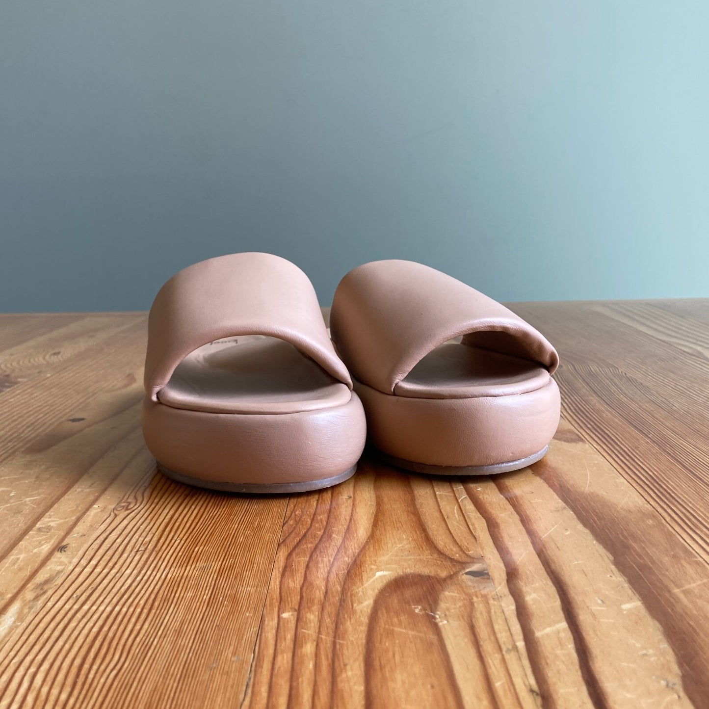 8 - BEEK Tan $300 Trumpeter Beach Leather Platform Sandals w/ Box 4427SC125.00