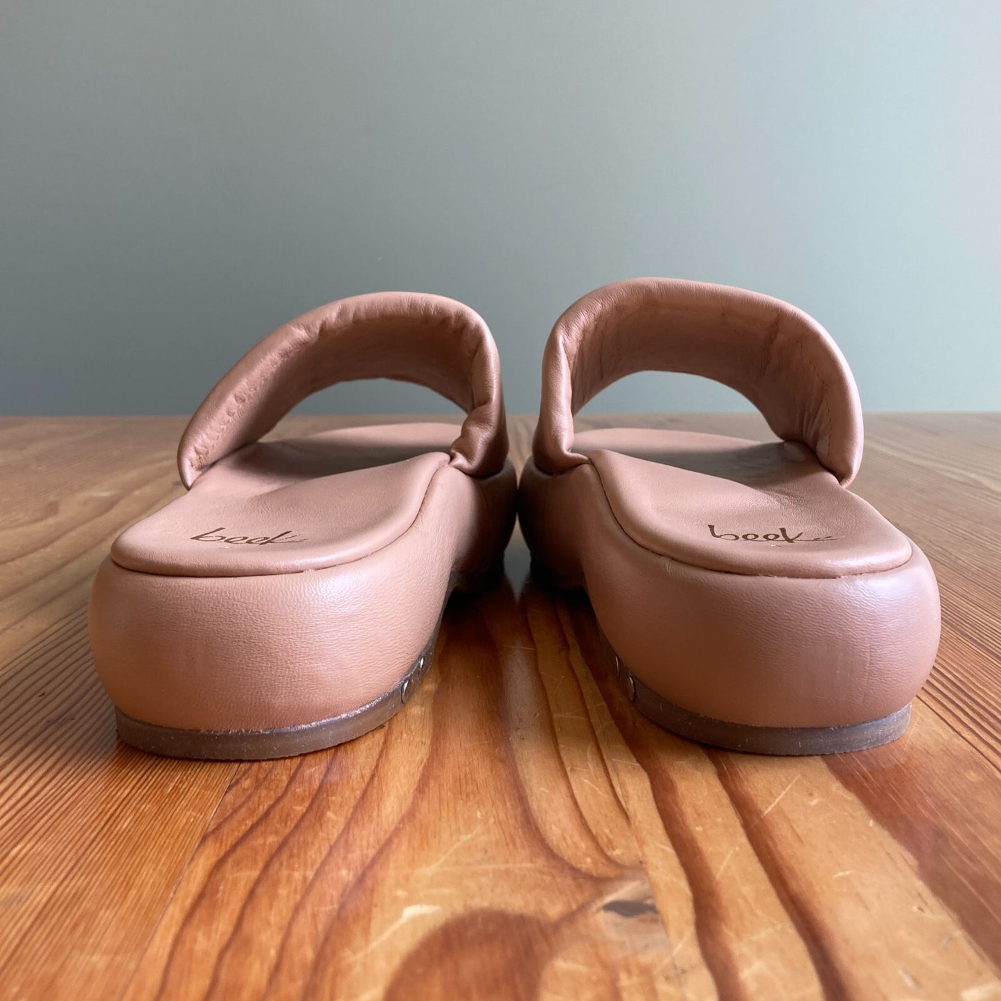 8 - BEEK Tan $300 Trumpeter Beach Leather Platform Sandals w/ Box 4427SC125.00