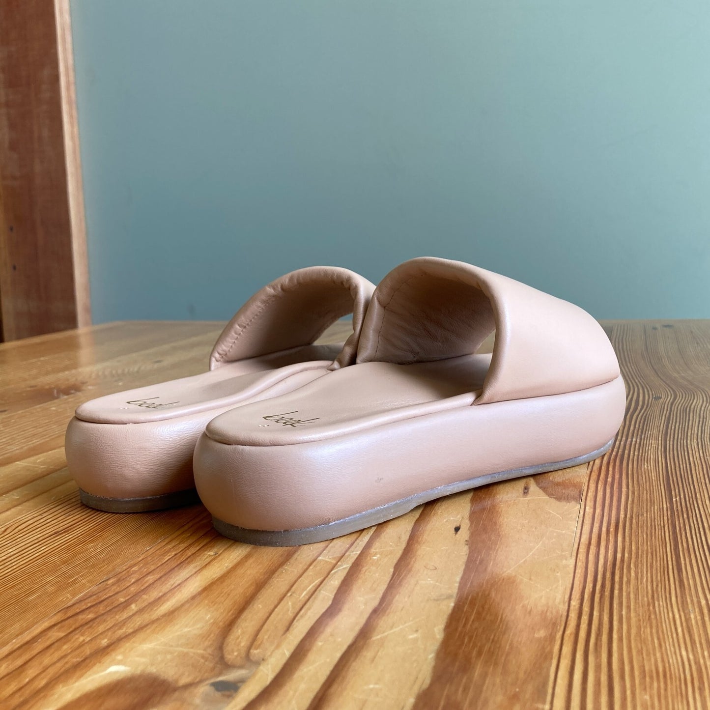 8 - BEEK Tan $300 Trumpeter Beach Leather Platform Sandals w/ Box 4427SC125.00