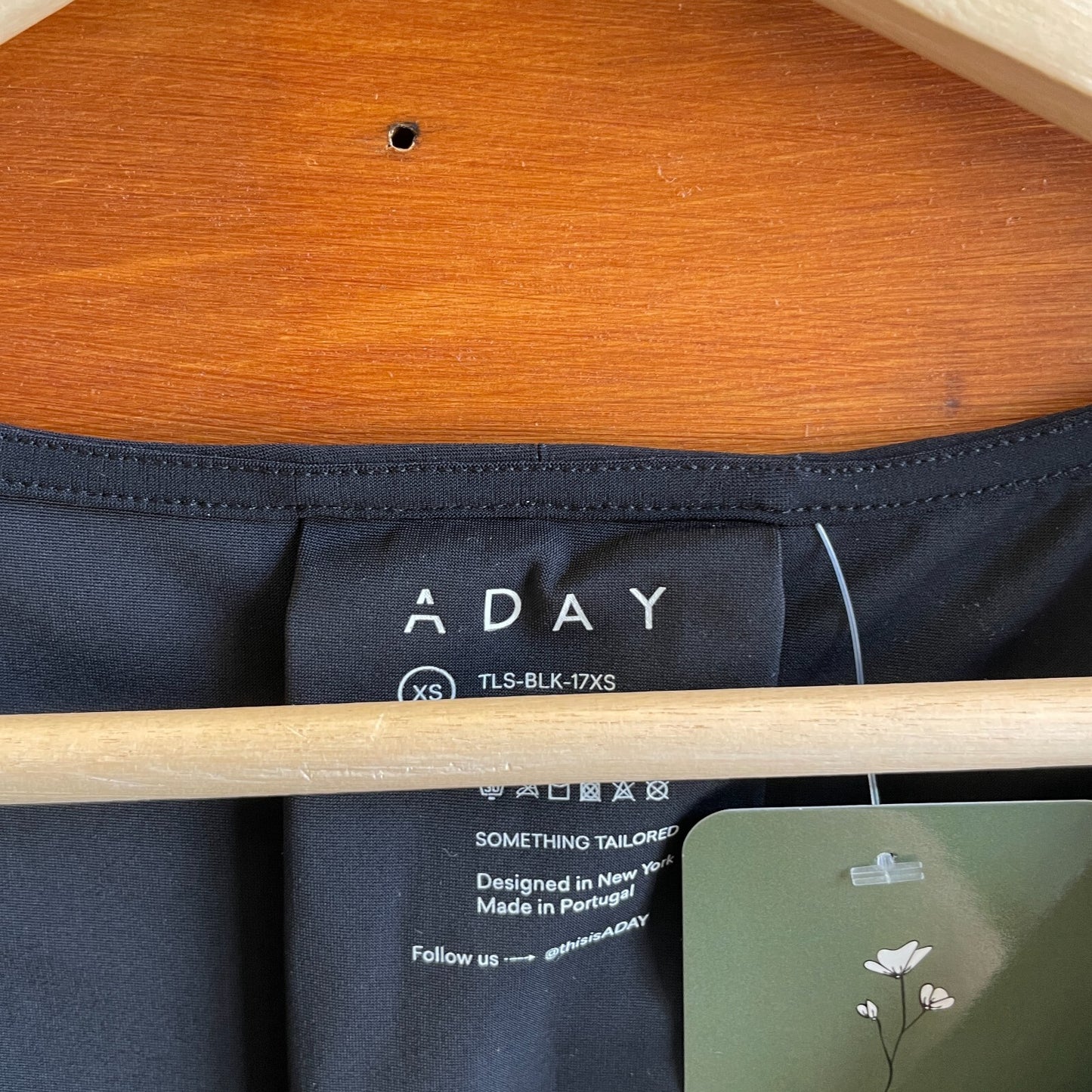 XS - ADAY Black Long Sleeve Something Tailored V-Neck Classic Dress Shirt 0923JL