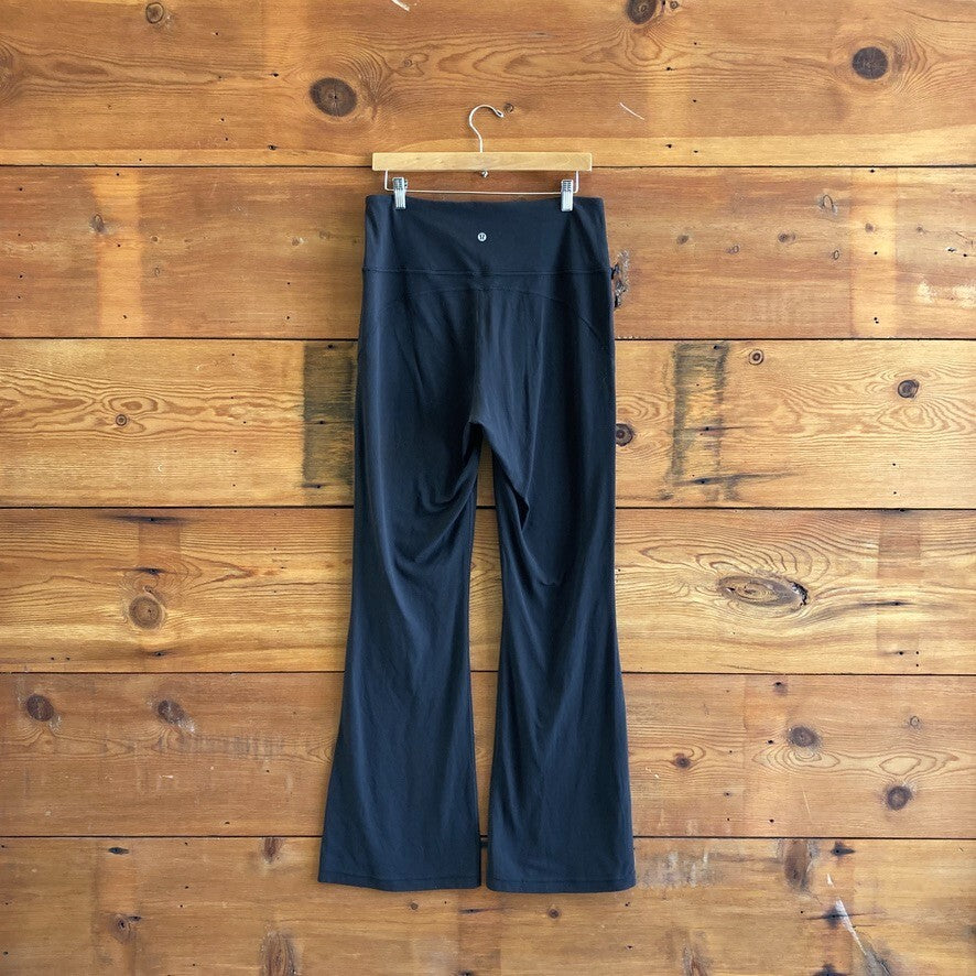 12 - Lululemon Black Groove Nulu Super-High-Rise Flared Pant Regular 0521JT