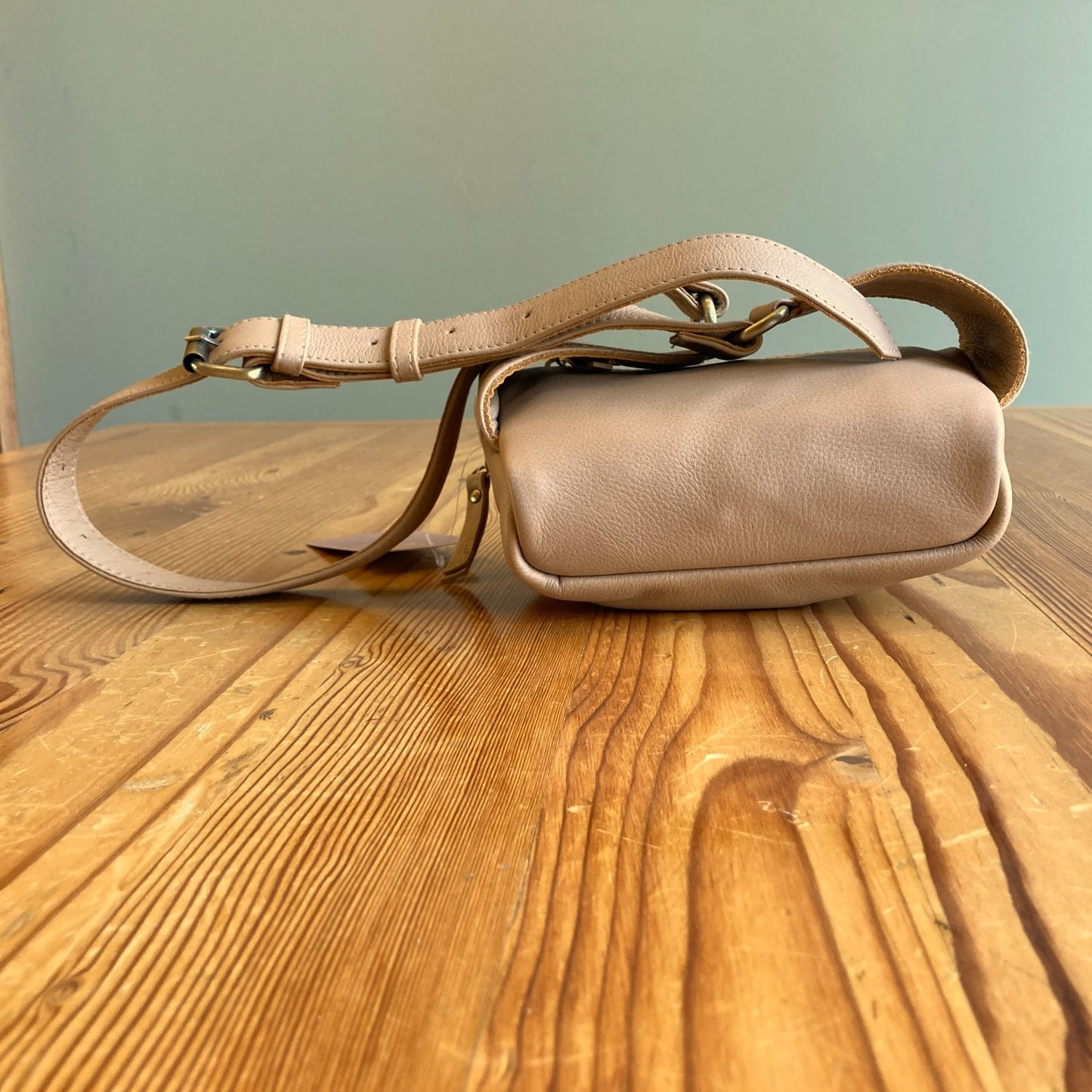 Mandrn $169 Sand Tan Leather Remy Fanny Pack Crossbody Hip Purse 0121LC