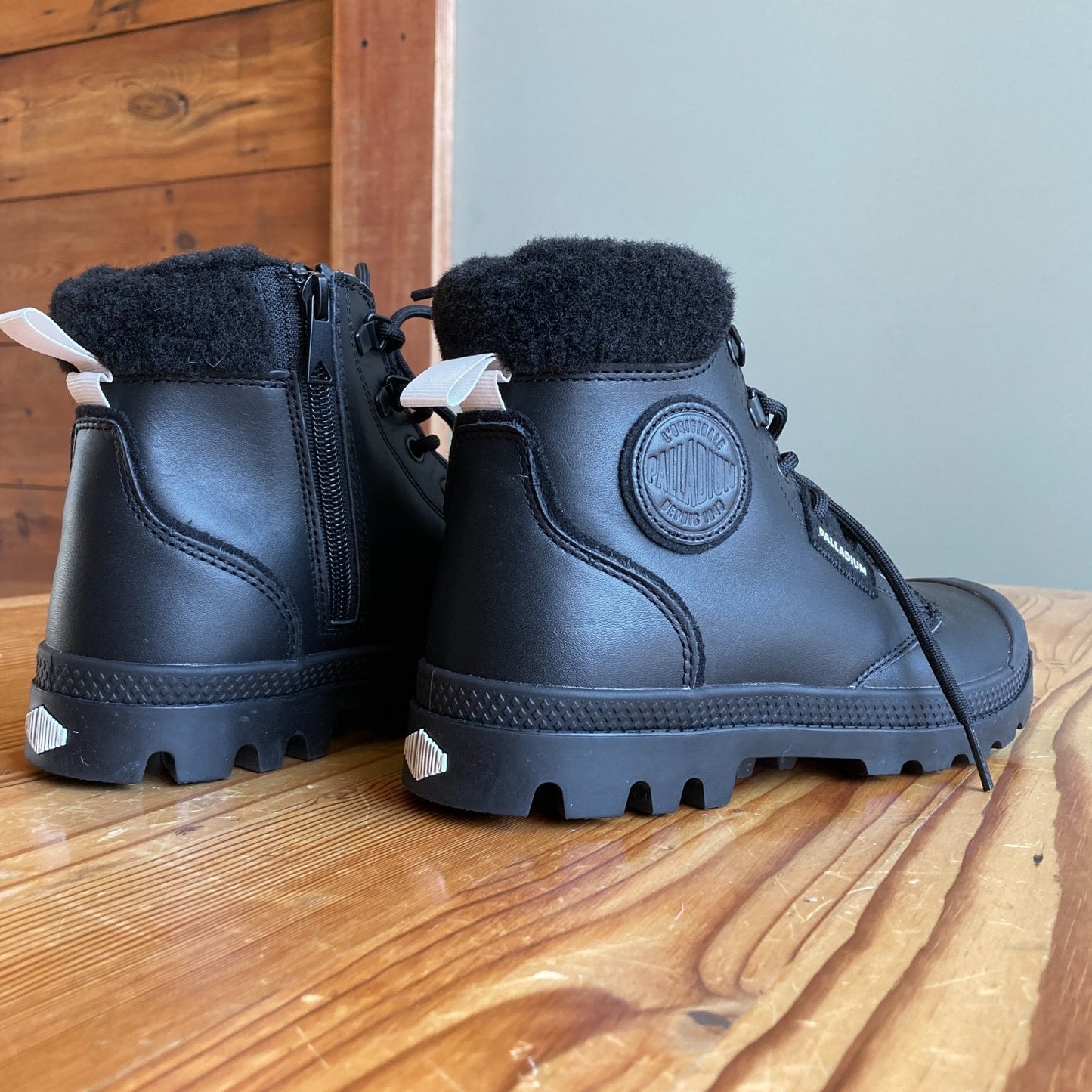 7 - Palladium Black Pampa Hi Snow Warm Leather Lined Boots w/ Box 0817LS