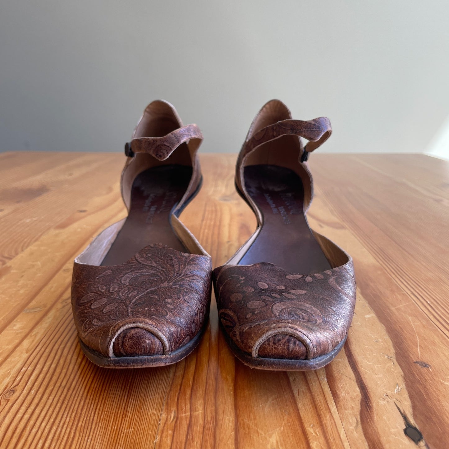 38 / 7.5 - 8 - Cydwoq Brown Embossed Kitten Heel Vintage Y2K Pumps 0708RC