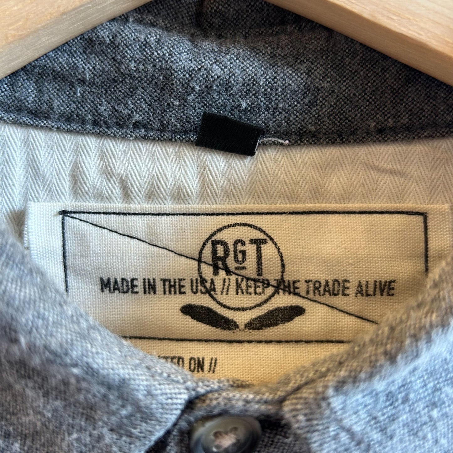 L - RGT Rogue Territory Gray Flannel Button Up Long Sleeve Shirt Top 0407DS