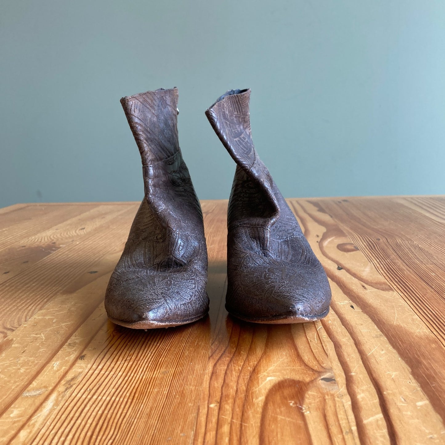 39 / 8.5 - Free People Etched Leather Point Toe Southwest Boho Ankle Boot 1201SG