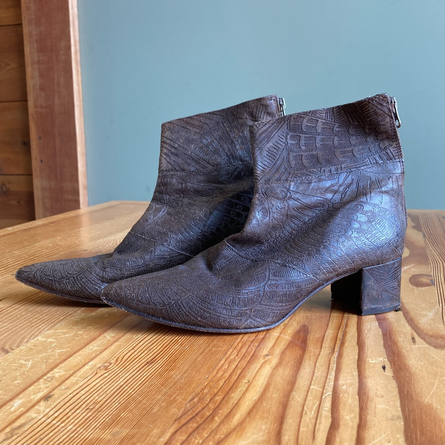 39 / 8.5 - Free People Etched Leather Point Toe Southwest Boho Ankle Boot 1201SG