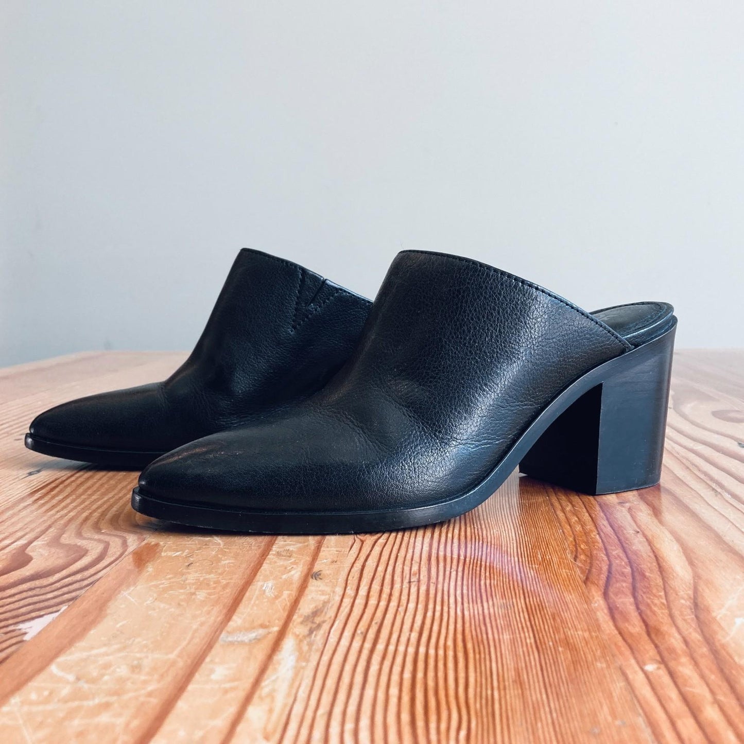6 - Frye Black Leather Flynn Pointed Toe Stacked Heel Mules Shoes w/ Box 0103SA