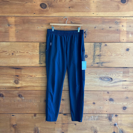 M - On Running $120 Black Elastic Waist Reflective Back Core Pants NEW 0920RC