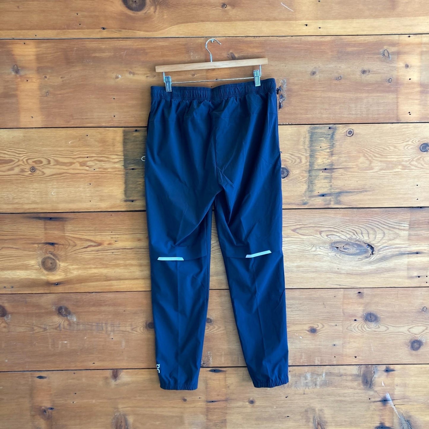 M - On Running $120 Black Elastic Waist Reflective Back Core Pants NEW 0920RC
