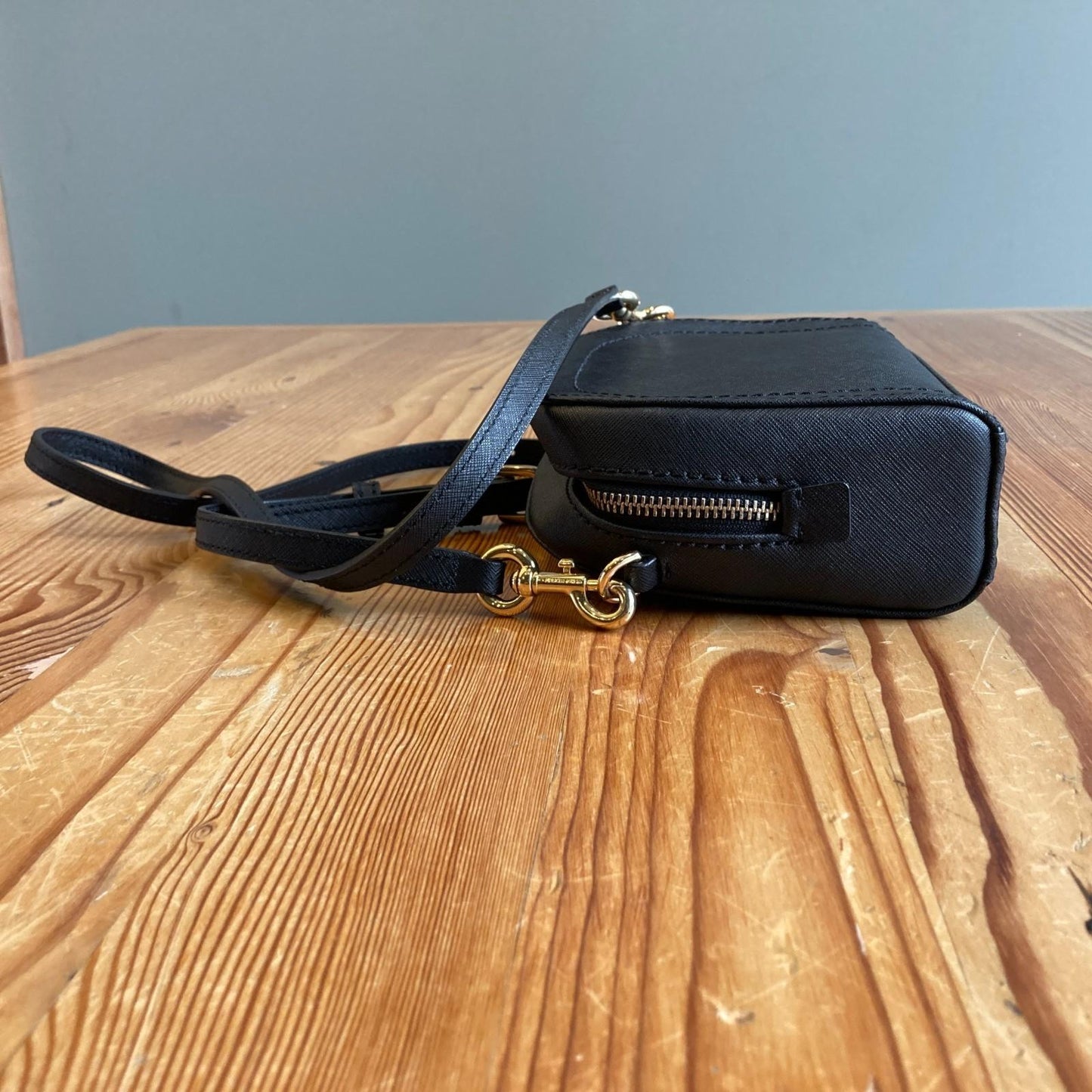 Marc Jacobs Black Saffiano Leather Small Top Zip Crossbody Purse Bag 0919LF