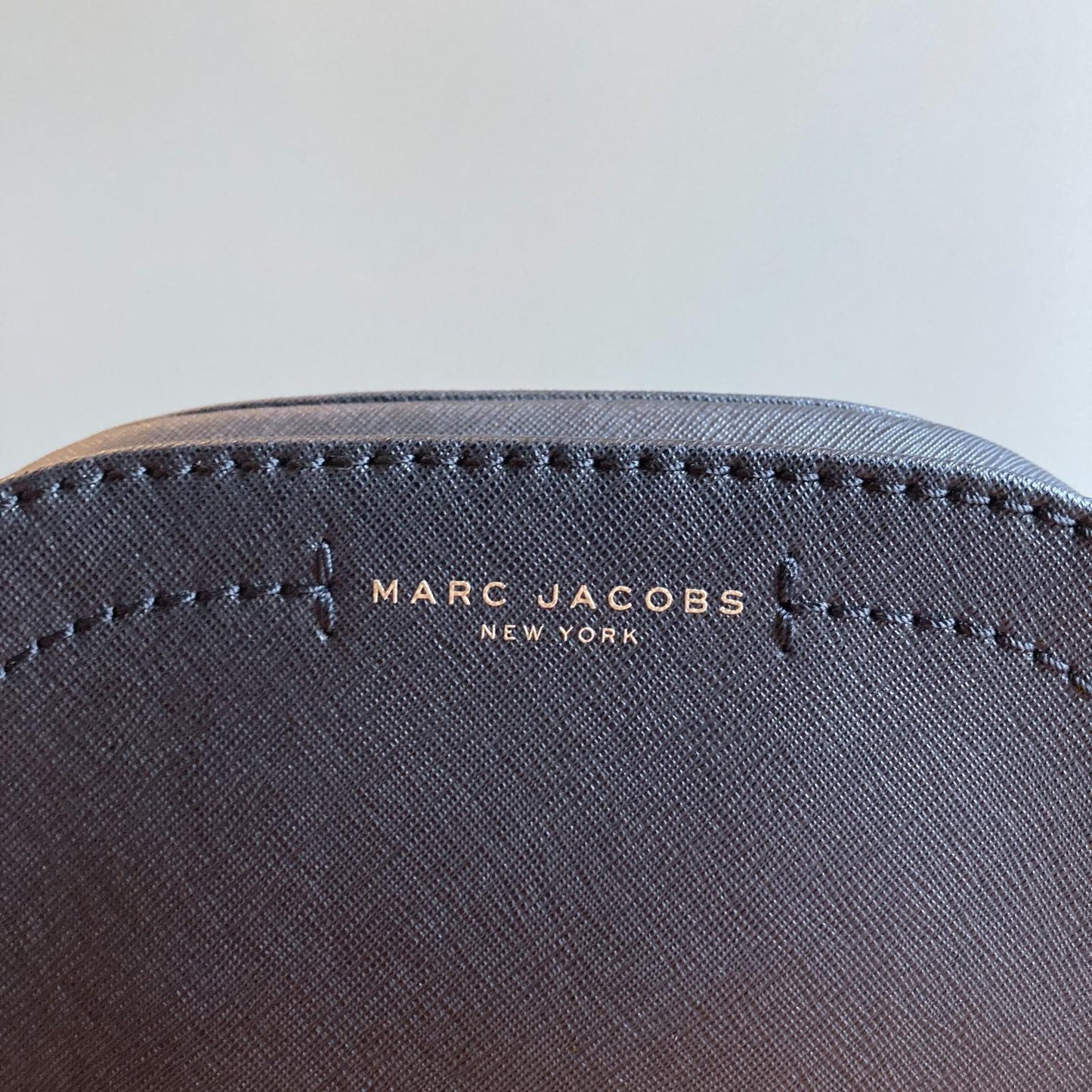 Marc Jacobs Black Saffiano Leather Small Top Zip Crossbody Purse Bag 0919LF