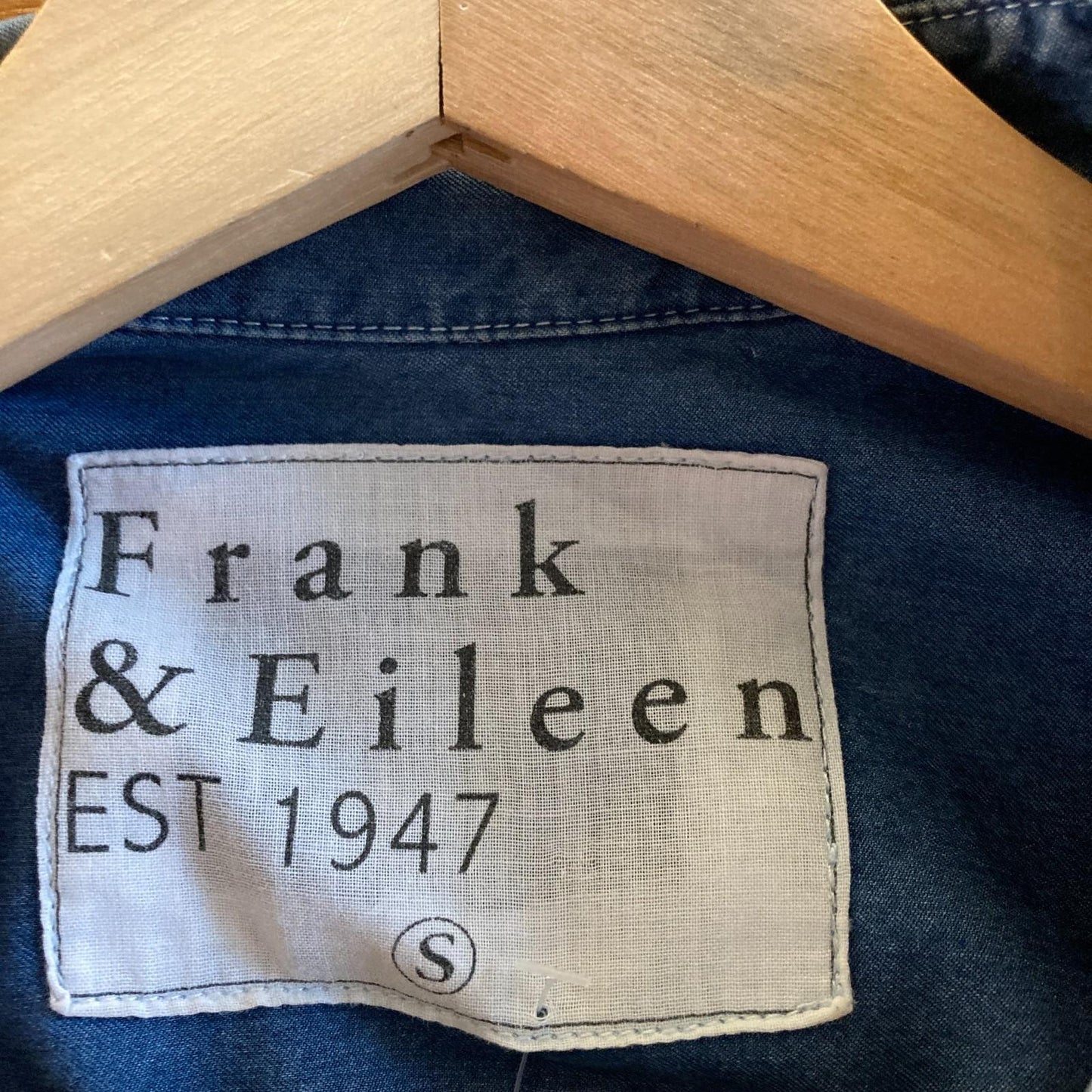 S - Frank & Eileen Chambray Denim Button Up Barry Long Sleeve Shirt 0223LA