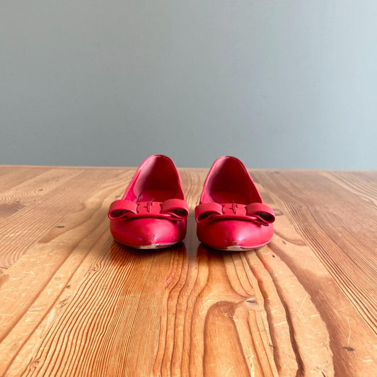 8.5 - Ferragamo Red Leather Bow Toe Viva Flats Shoes w/ Box *skuffed toe 0419NR