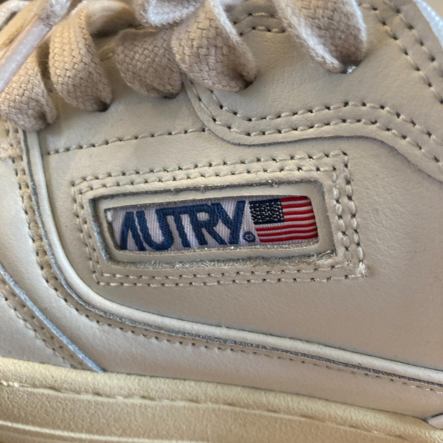 39 / 8.5 - Autry White Leather Medalist Sneakers Womens Shoes 4427SC