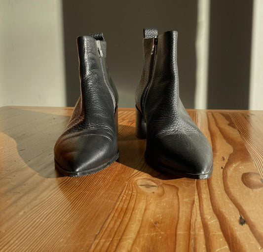 10 - Everlane Black The Boss Bootie Italian Pebbled Leather Ankle Boots 1029ML