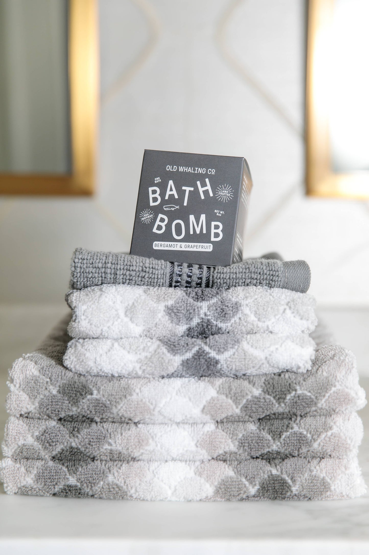 Bergamot &
Grapefruit Bath Bomb