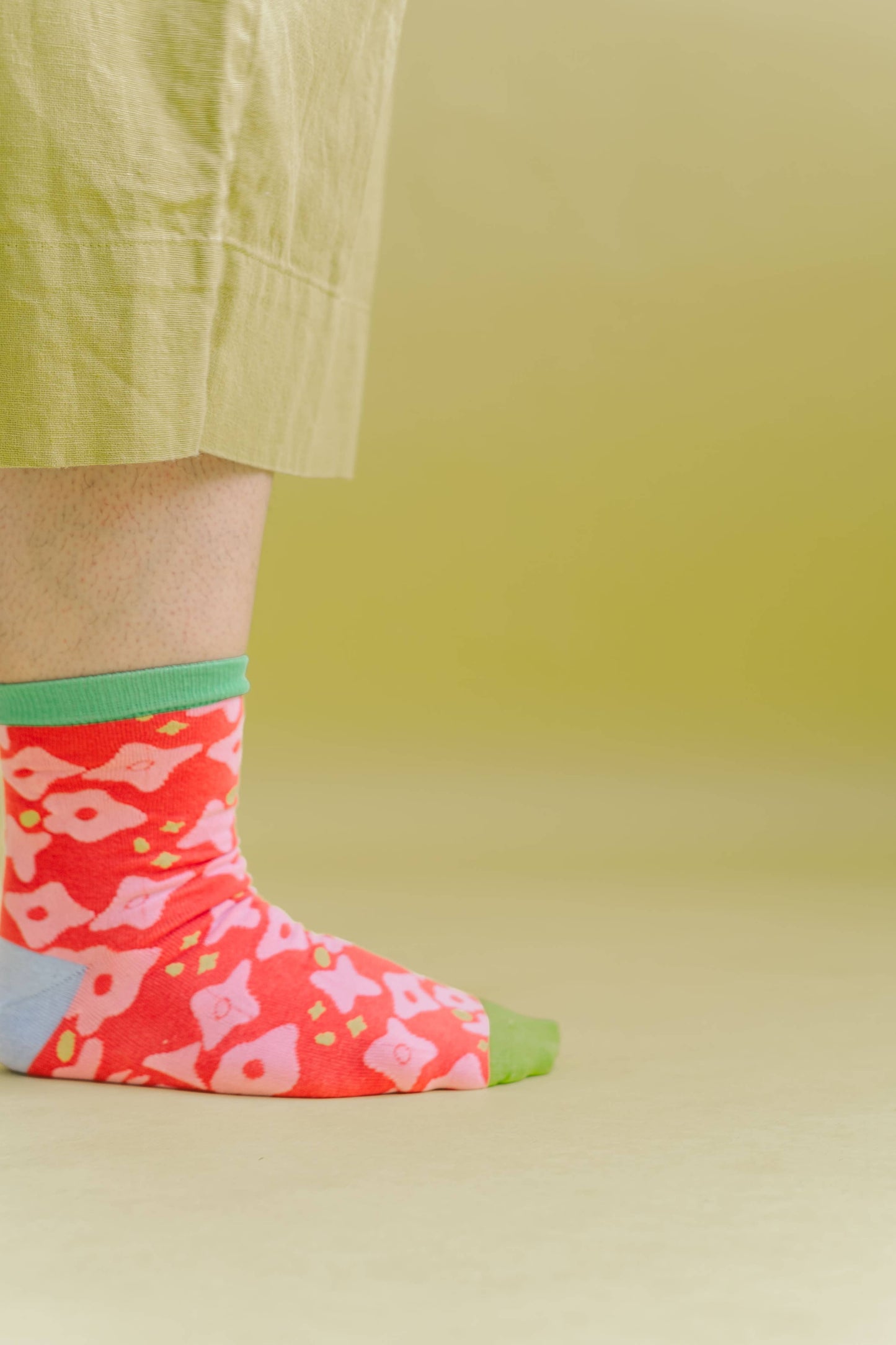 Nettle Studios - Women’s Cotton Ankle Socks - Red & Pink Floral Print
