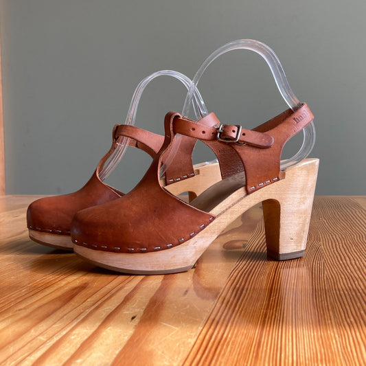 8 - Swedish Hasbeens Brown T-Strap Leather High Heel Clog Shoes 0325MR