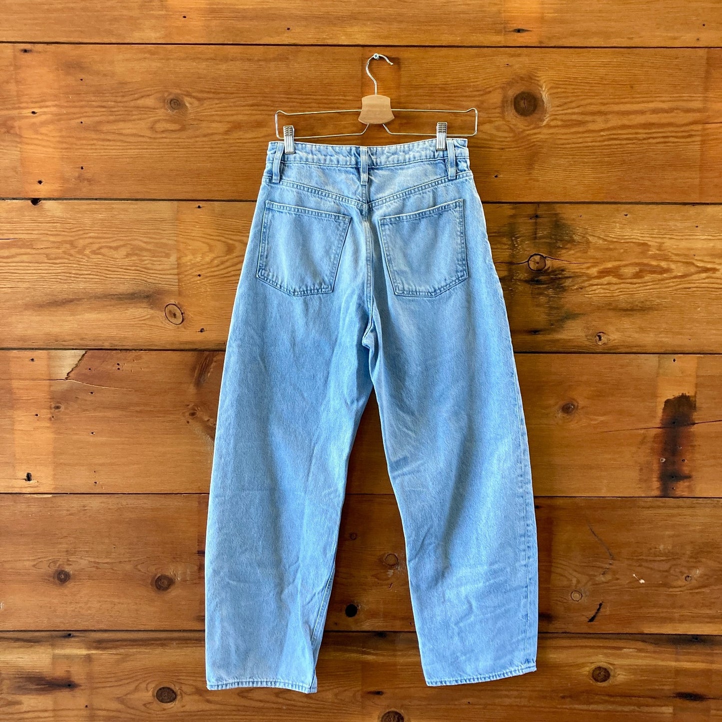 Frame Long Barrel Leg Jeans in Irwin Light Wash - Size 28 - 0111EH